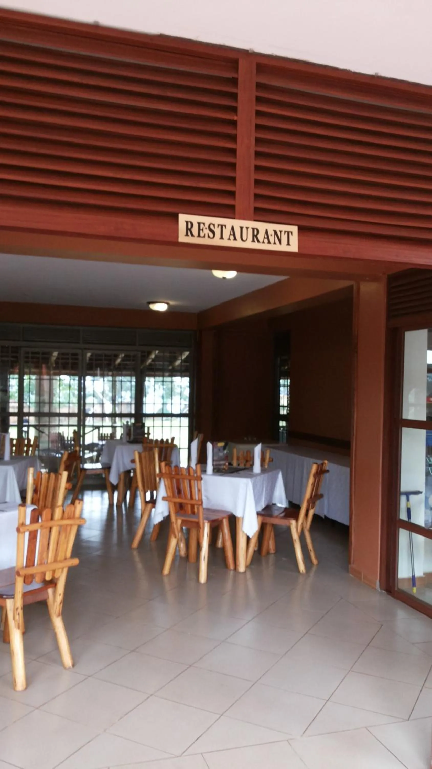 Restaurant/places to eat in MakanHill Resort Hotel