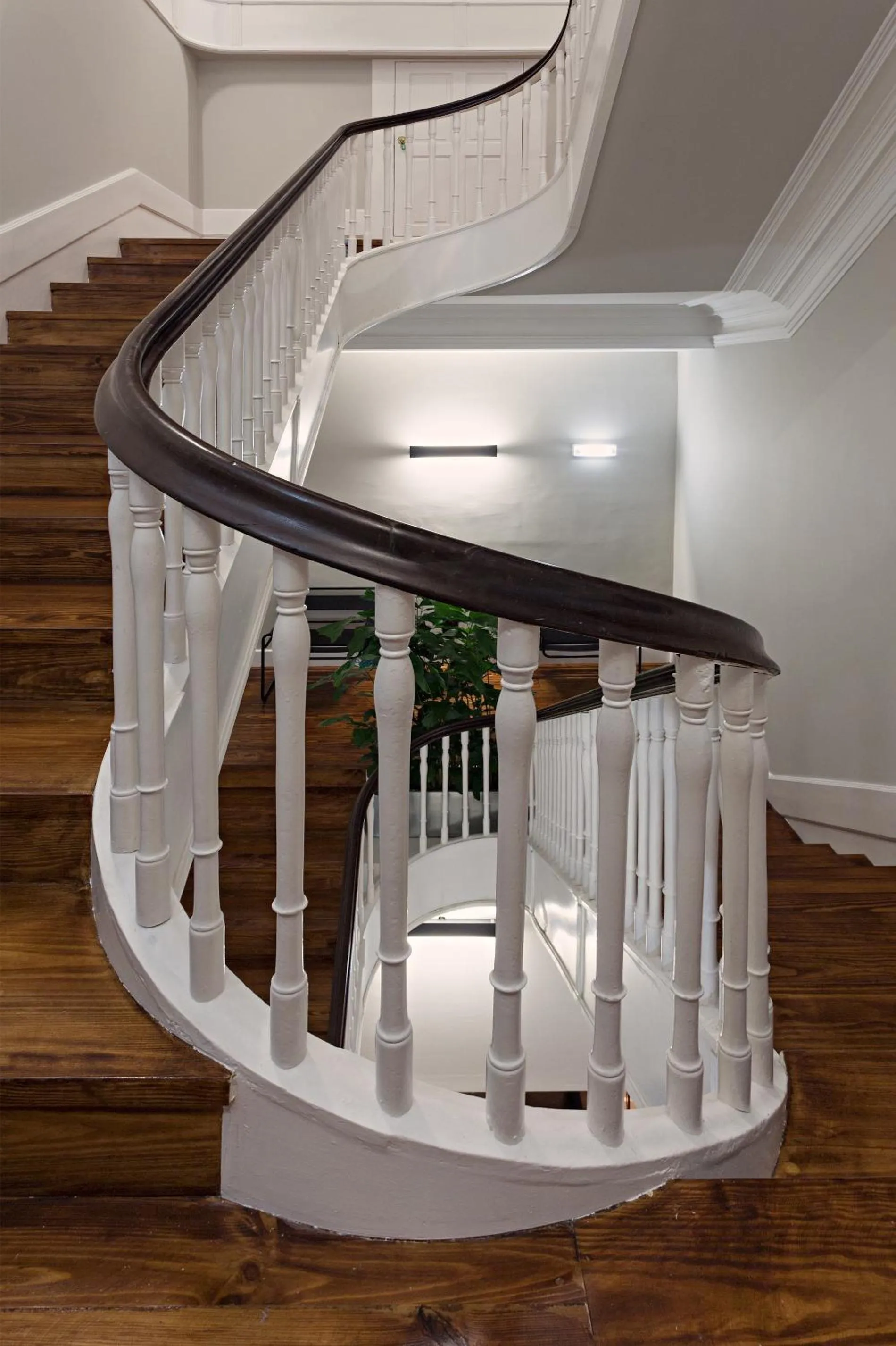 Lobby or reception in B The Guest Downtown