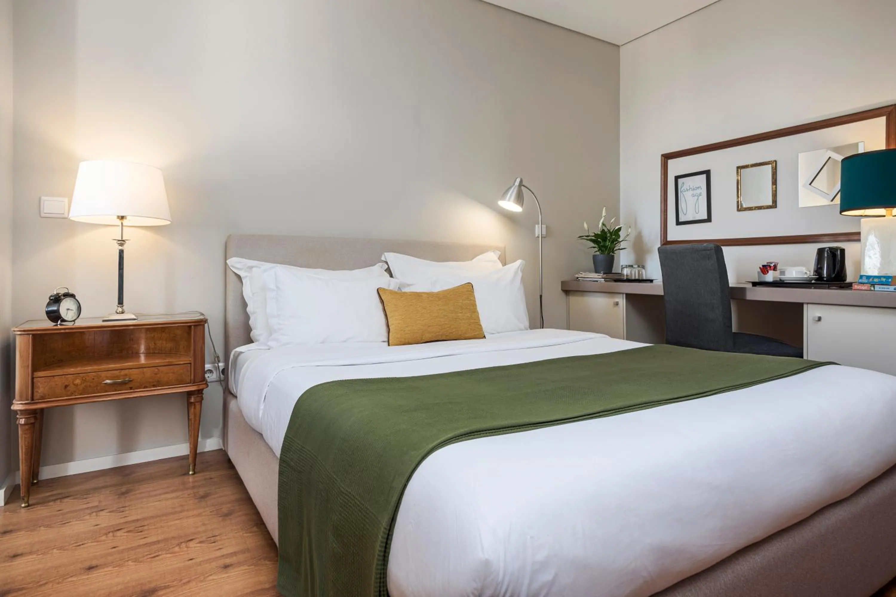 Bedroom, Bed in B The Guest Downtown