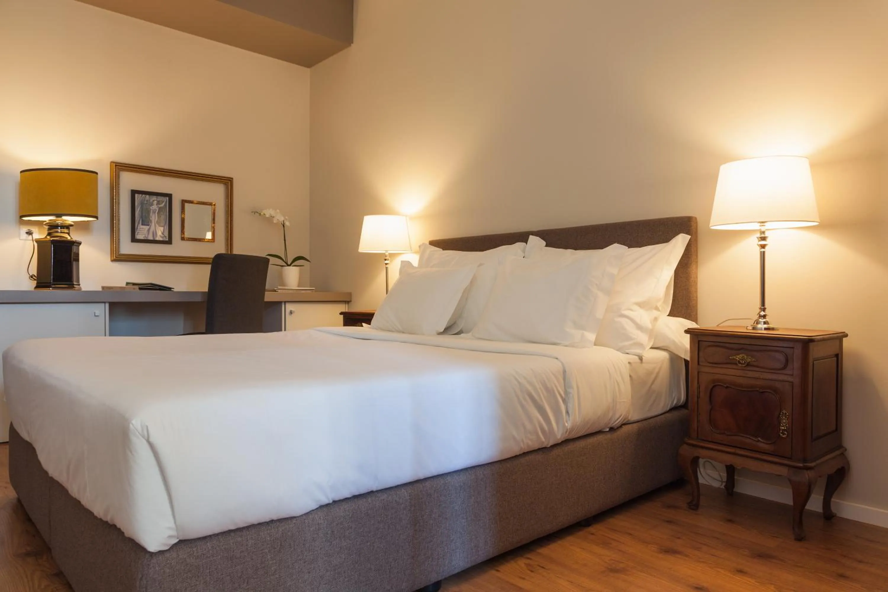 Bed in B The Guest Downtown