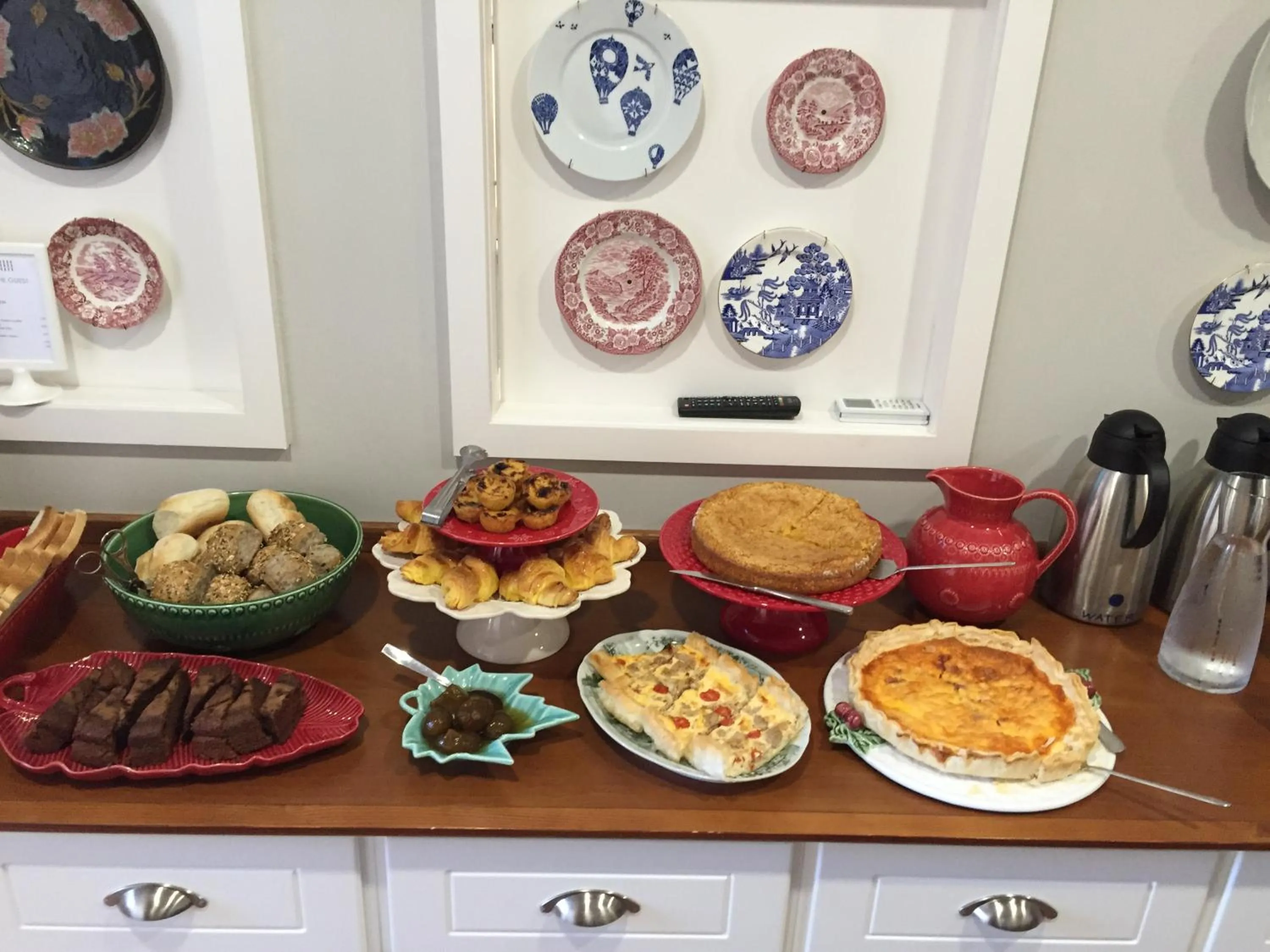 Breakfast in B The Guest Downtown