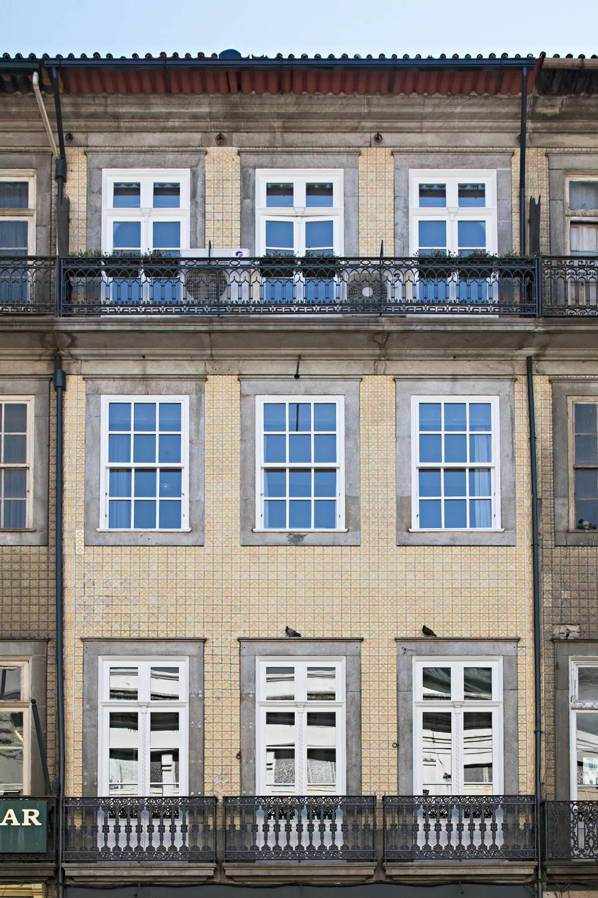 Facade/entrance in B The Guest Downtown