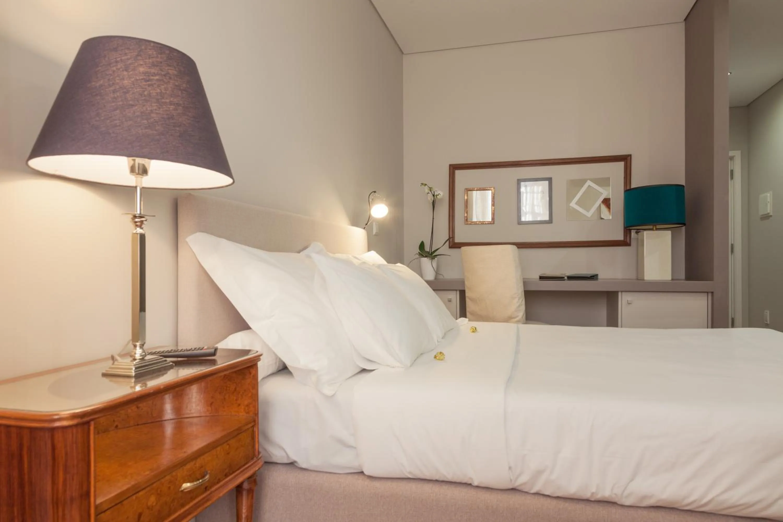 Bed in B The Guest Downtown