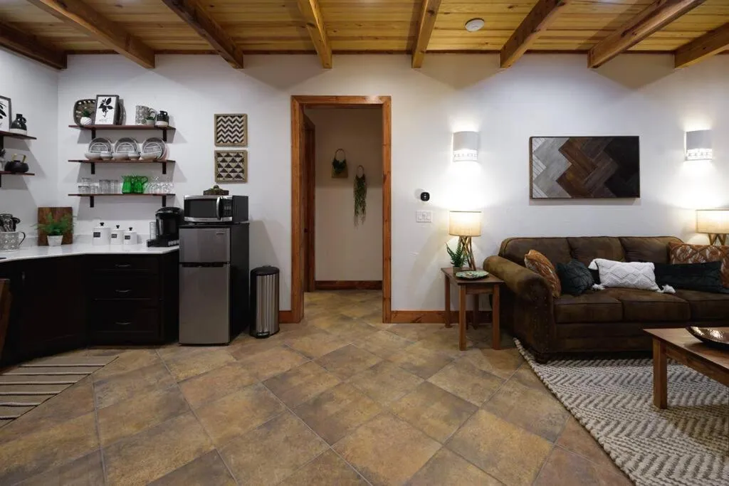 Little Dutch Cabin #3 - 12 min to Magnolia-Baylor