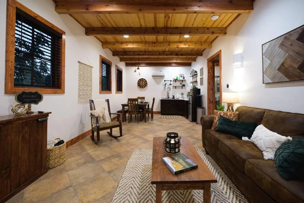 Little Dutch Cabin #3 - 12 min to Magnolia-Baylor