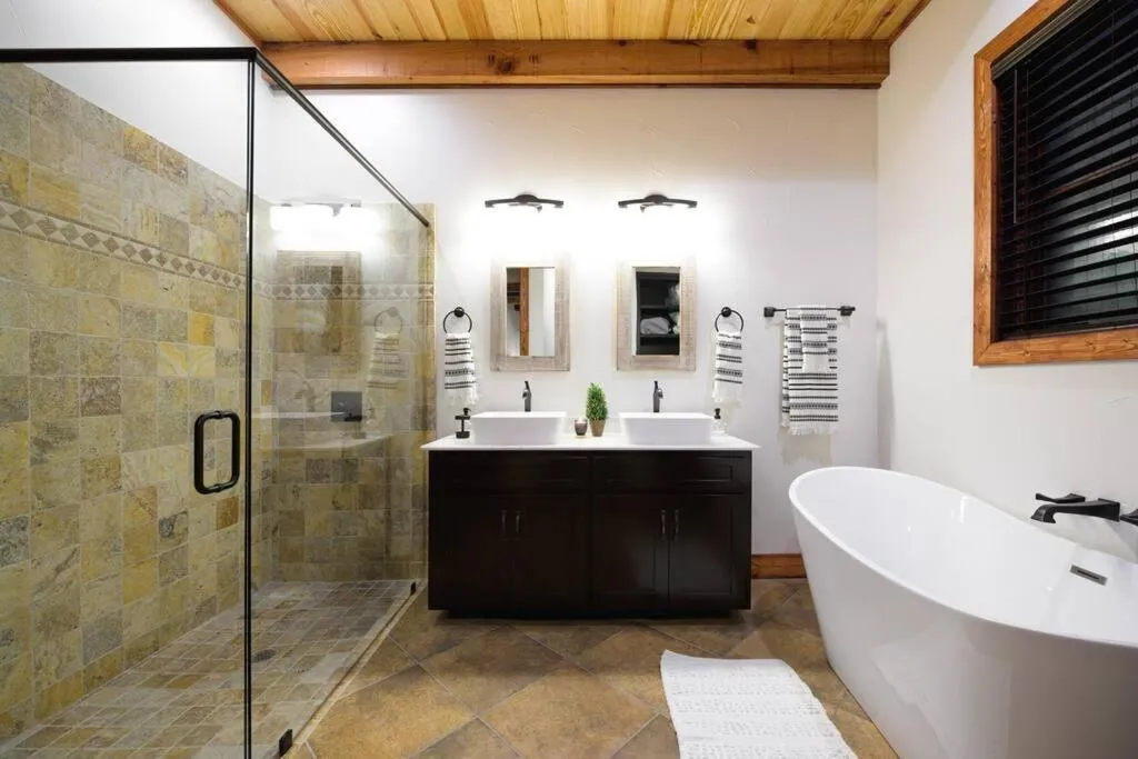 Little Dutch Cabin #3 - 12 min to Magnolia-Baylor