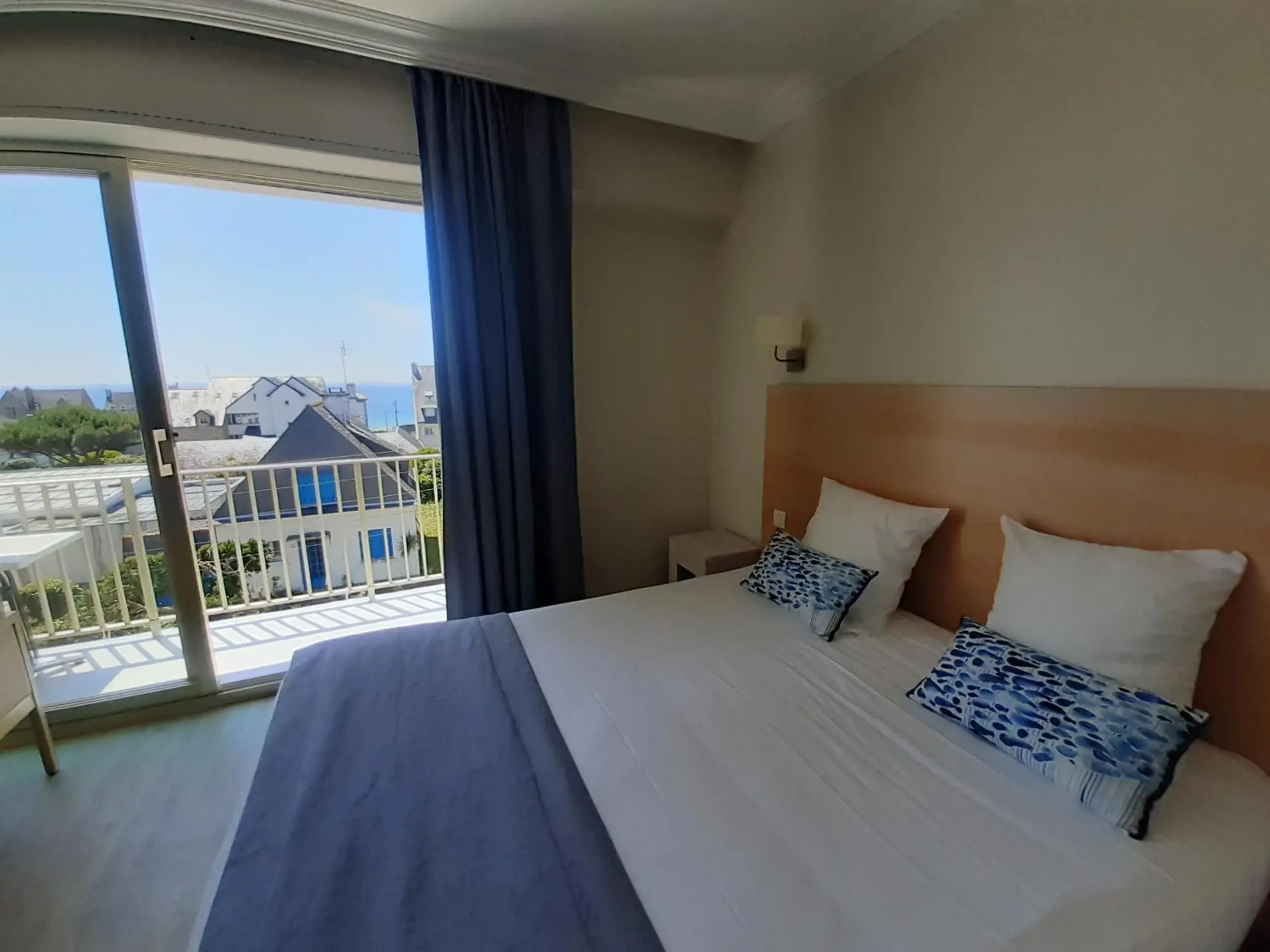 Comfort Double Room with Sea View in Hôtel Ker-Noyal Quiberon Plage Comfort Double Room with Sea View in Hôtel Ker-Noyal Quiberon Plage