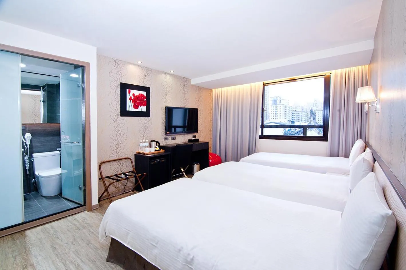 Photo of the whole room, Bed in Talmud Hotel Taichung
