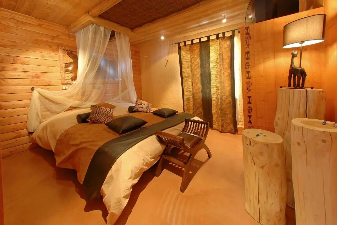 Bed in Hotel Le Rocher Blanc