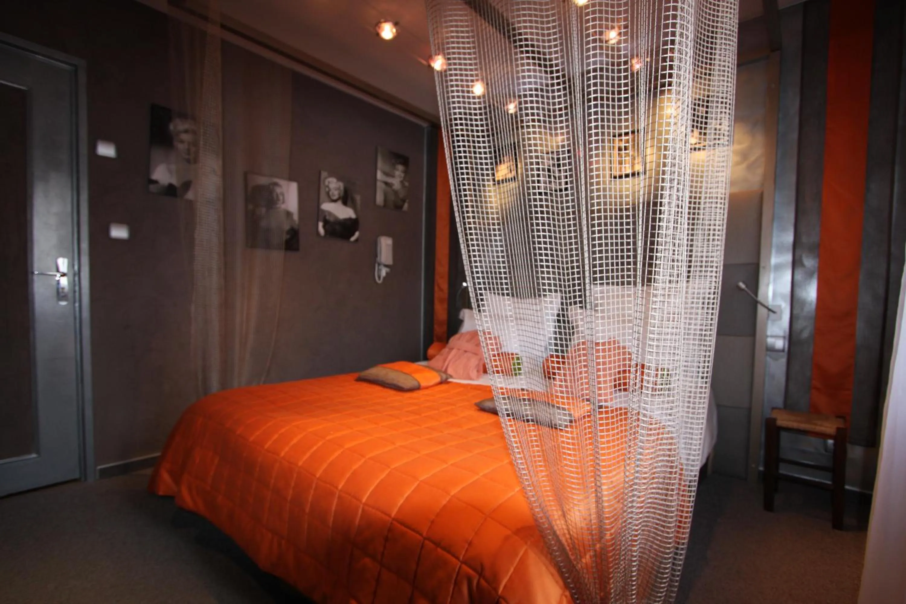 Bed in Hotel Le Rocher Blanc