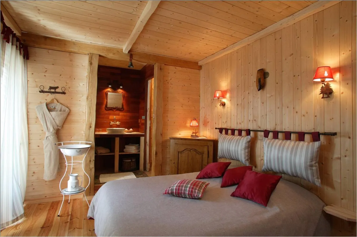 Bed in Hotel Le Rocher Blanc