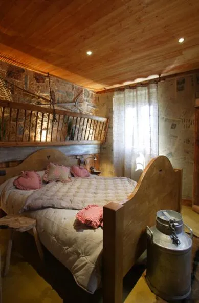 Bed in Hotel Le Rocher Blanc