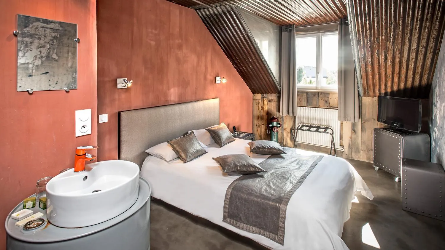 Bed in Hotel Le Rocher Blanc