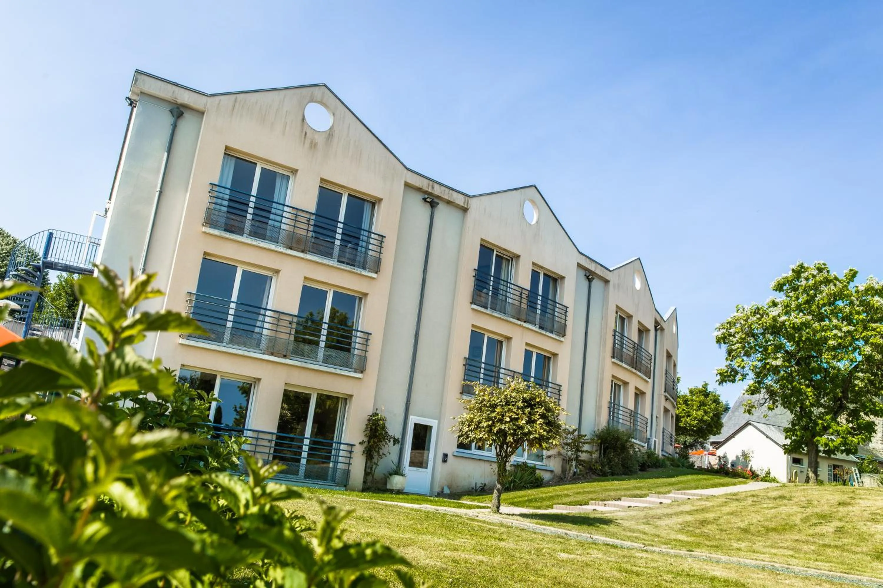 Property building in Logis L'Ermitage Hôtel & Restaurant