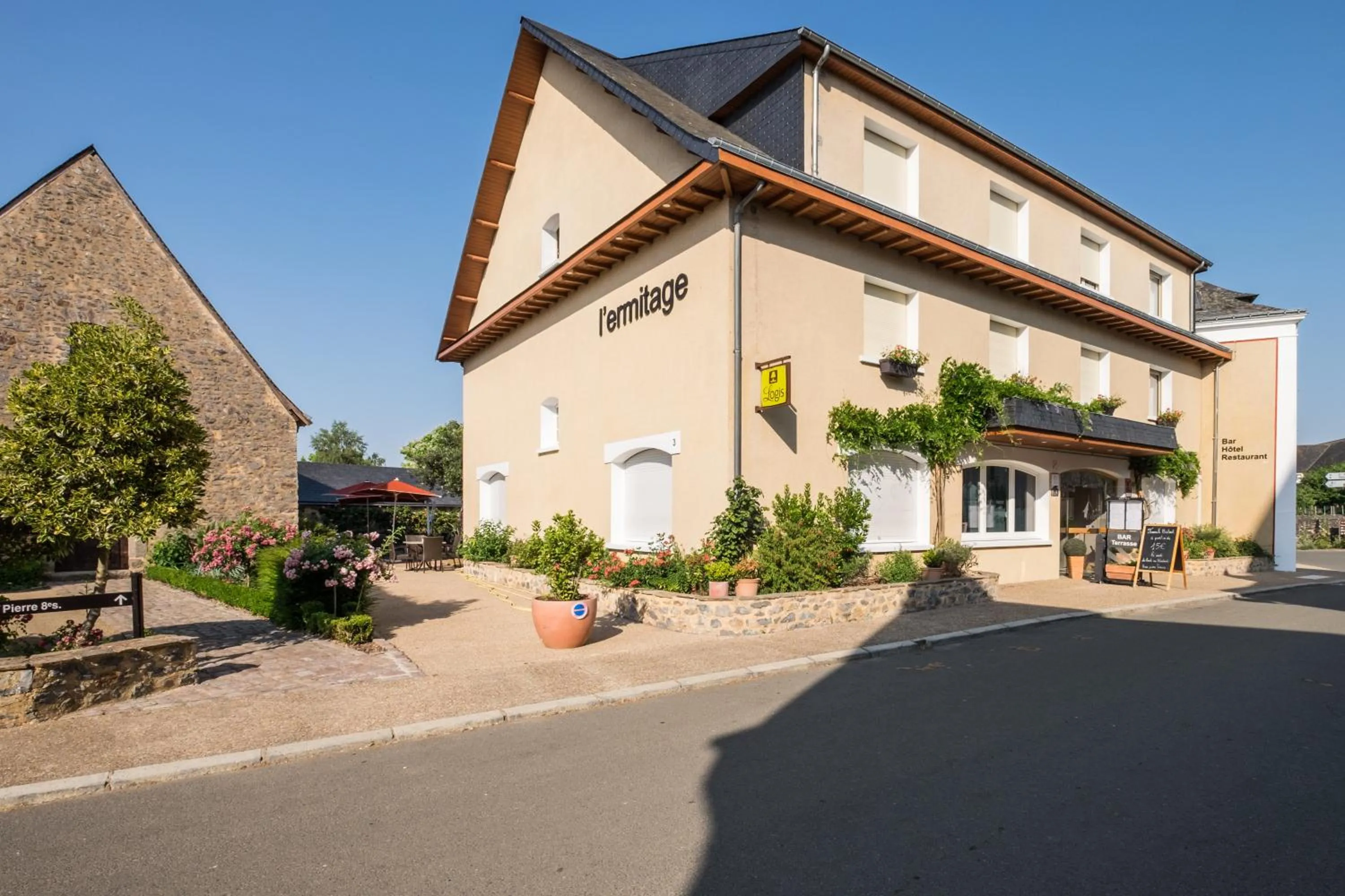Facade/entrance in Logis L'Ermitage Hôtel & Restaurant