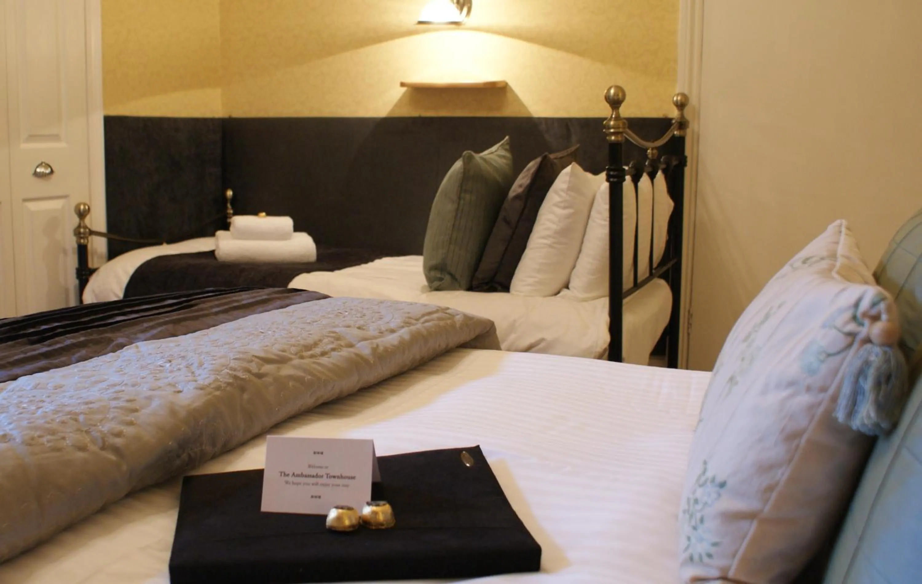 Bedroom, Bed in The Ambassador Townhouse