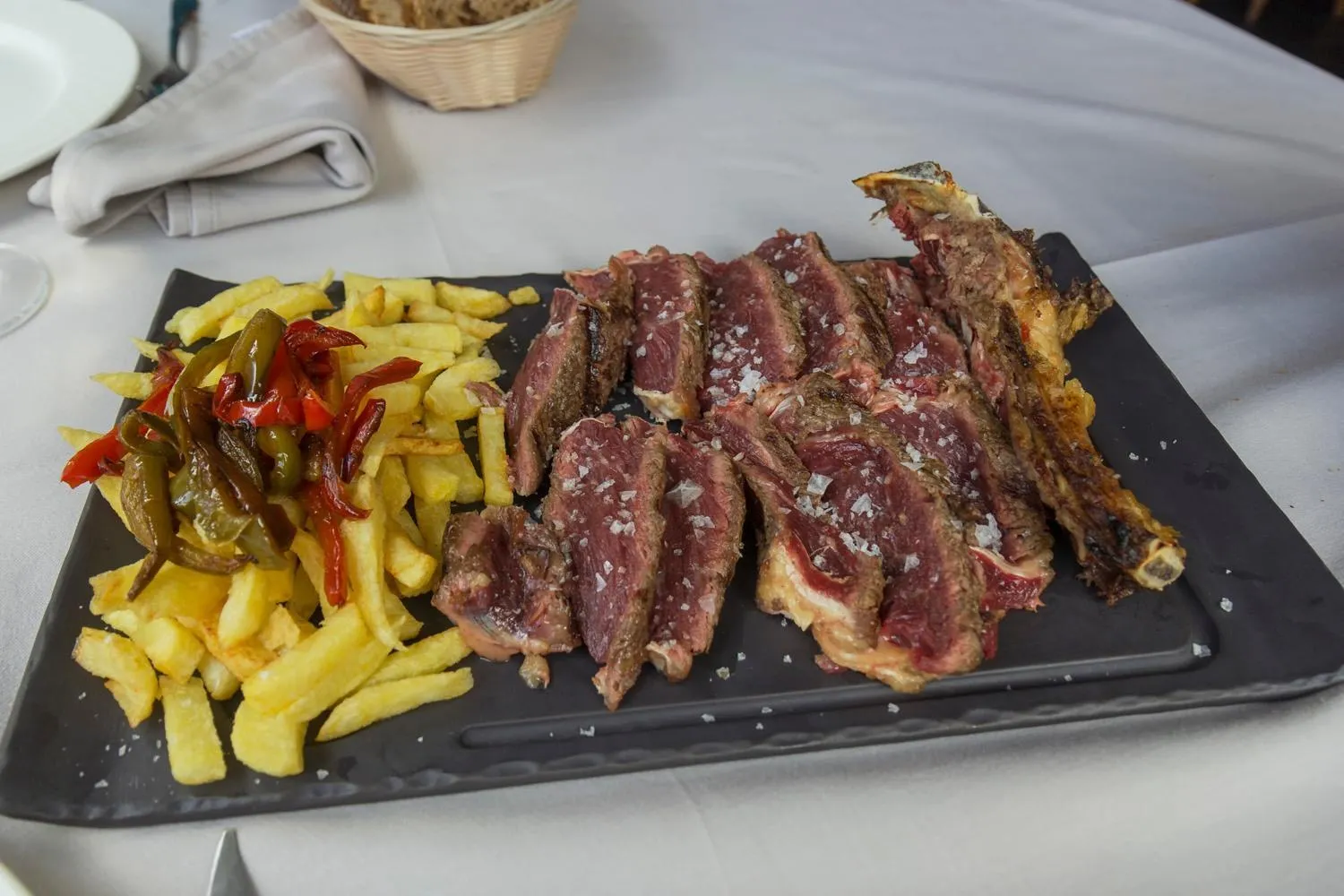 Restaurant/places to eat in Hotel Castillo del Alba