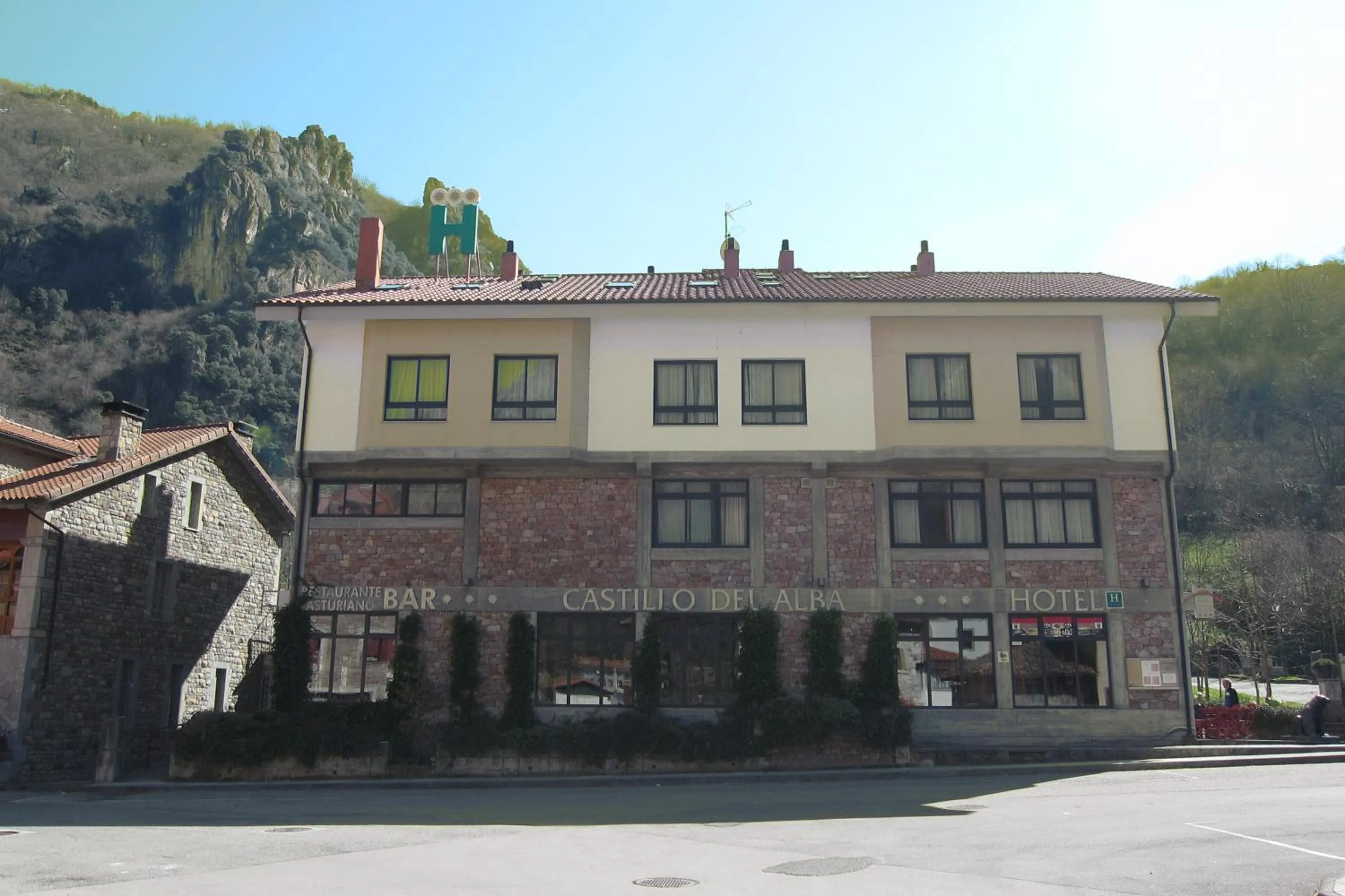 Property building in Hotel Castillo del Alba