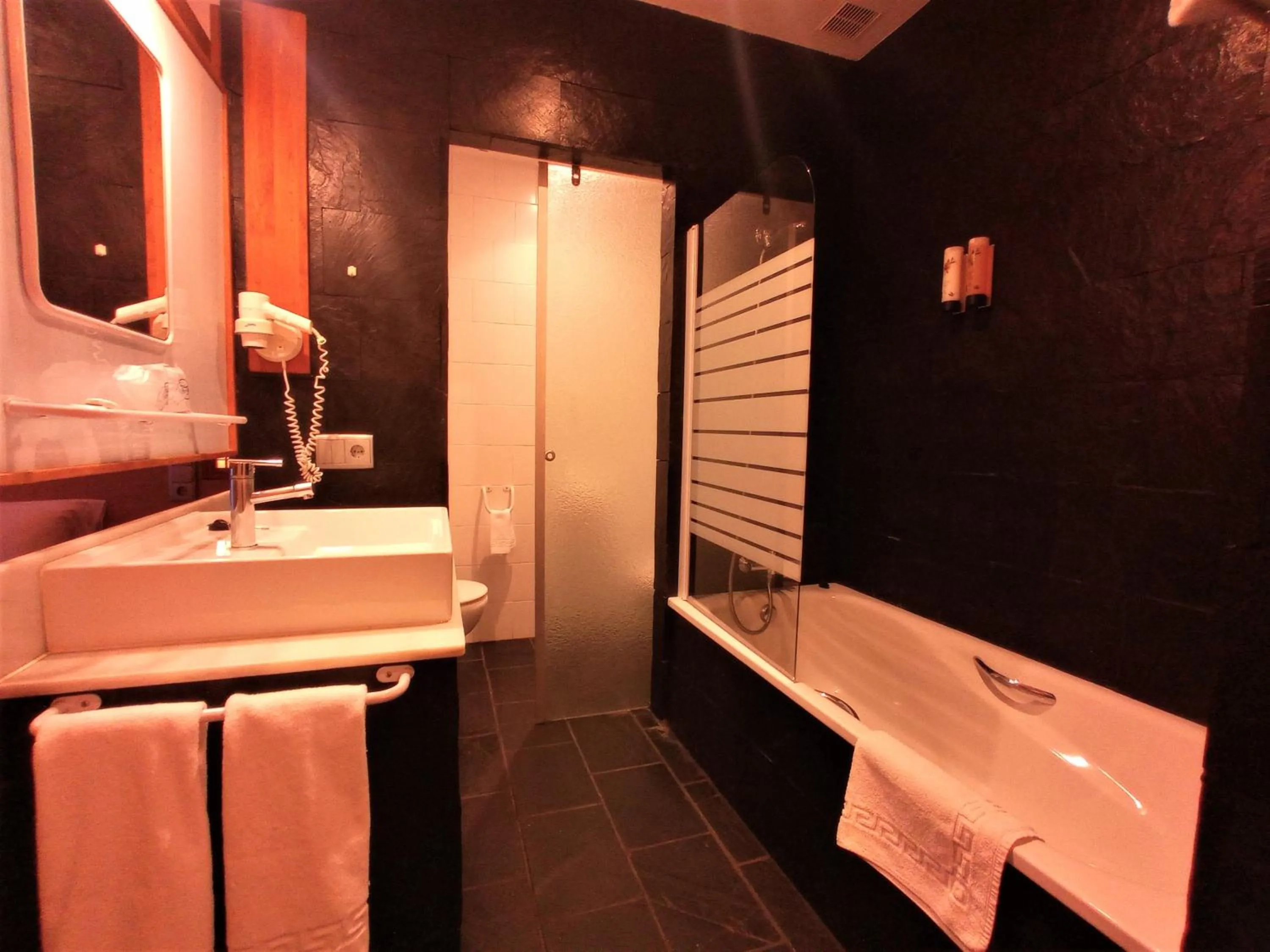 Bathroom in Hotel Castillo del Alba