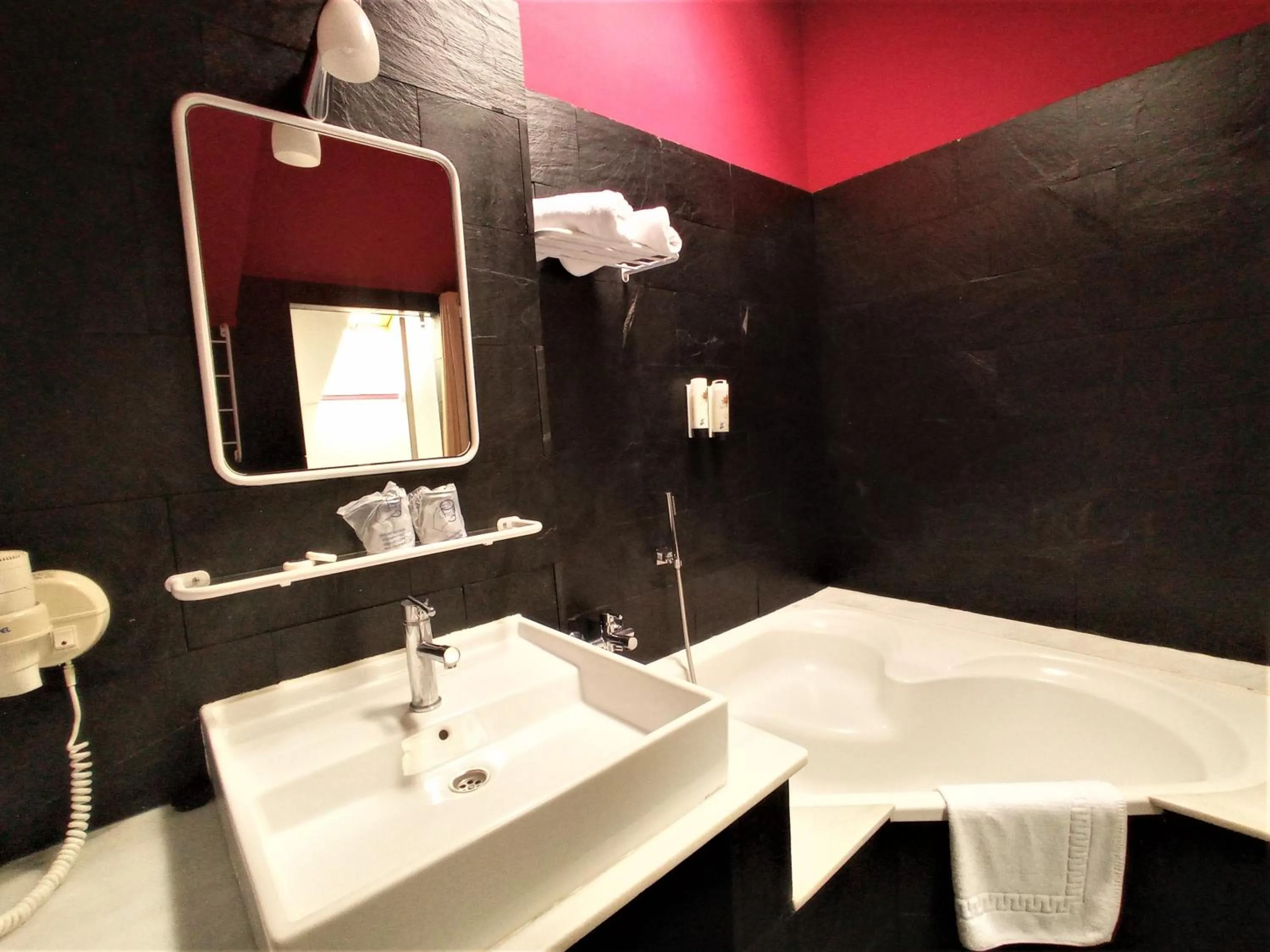Bathroom in Hotel Castillo del Alba