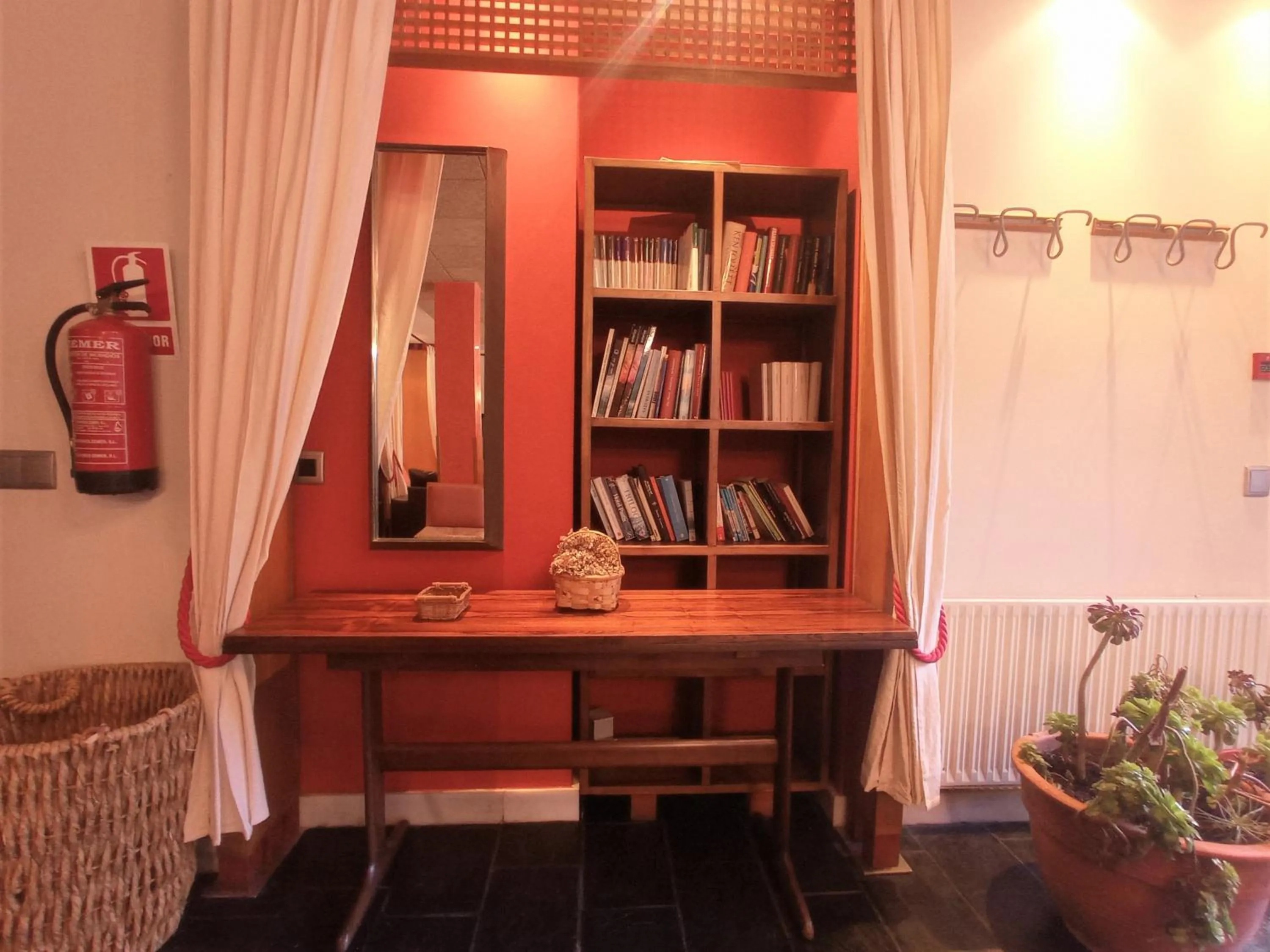 Communal lounge/ TV room in Hotel Castillo del Alba