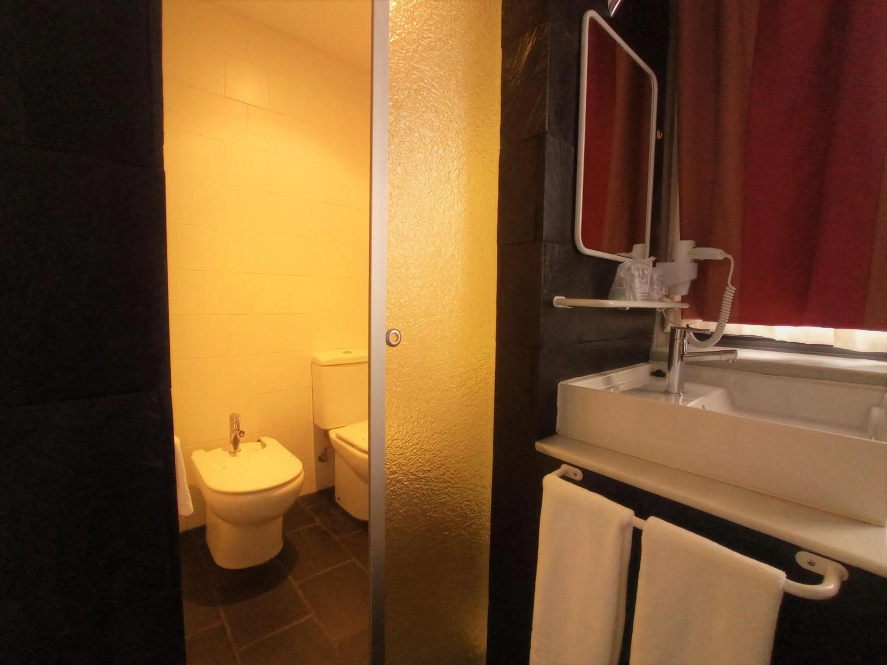 Toilet in Hotel Castillo del Alba