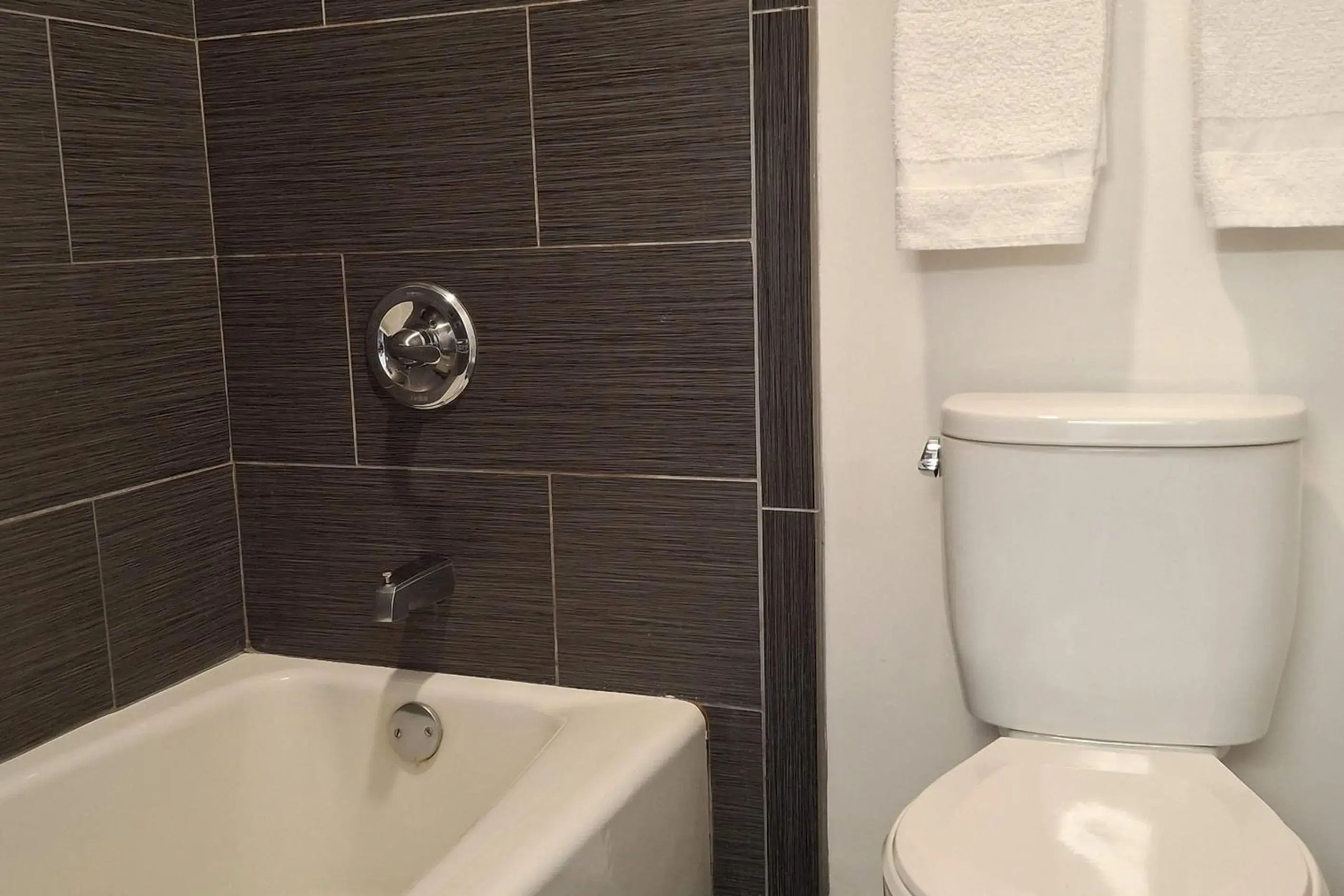 Bedroom in Rodeway Inn Alameda-Oakland Bedroom in Rodeway Inn Alameda-Oakland