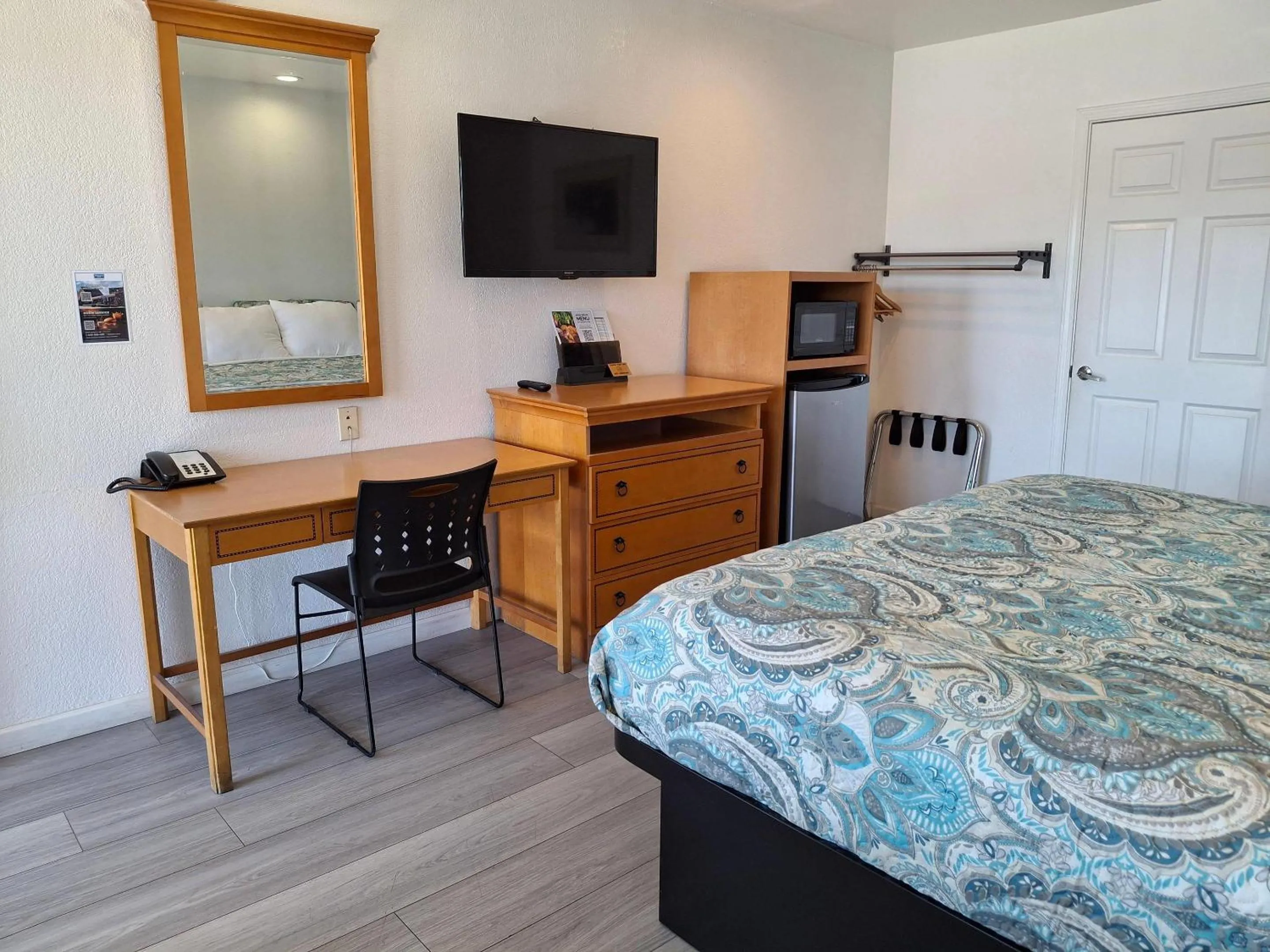 Bedroom, Bed in Rodeway Inn Alameda-Oakland