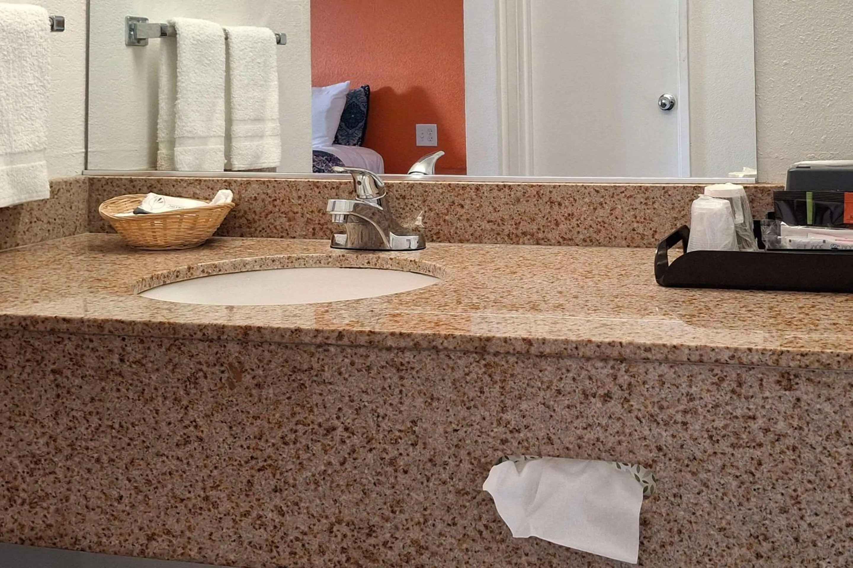 Bedroom in Rodeway Inn Alameda-Oakland