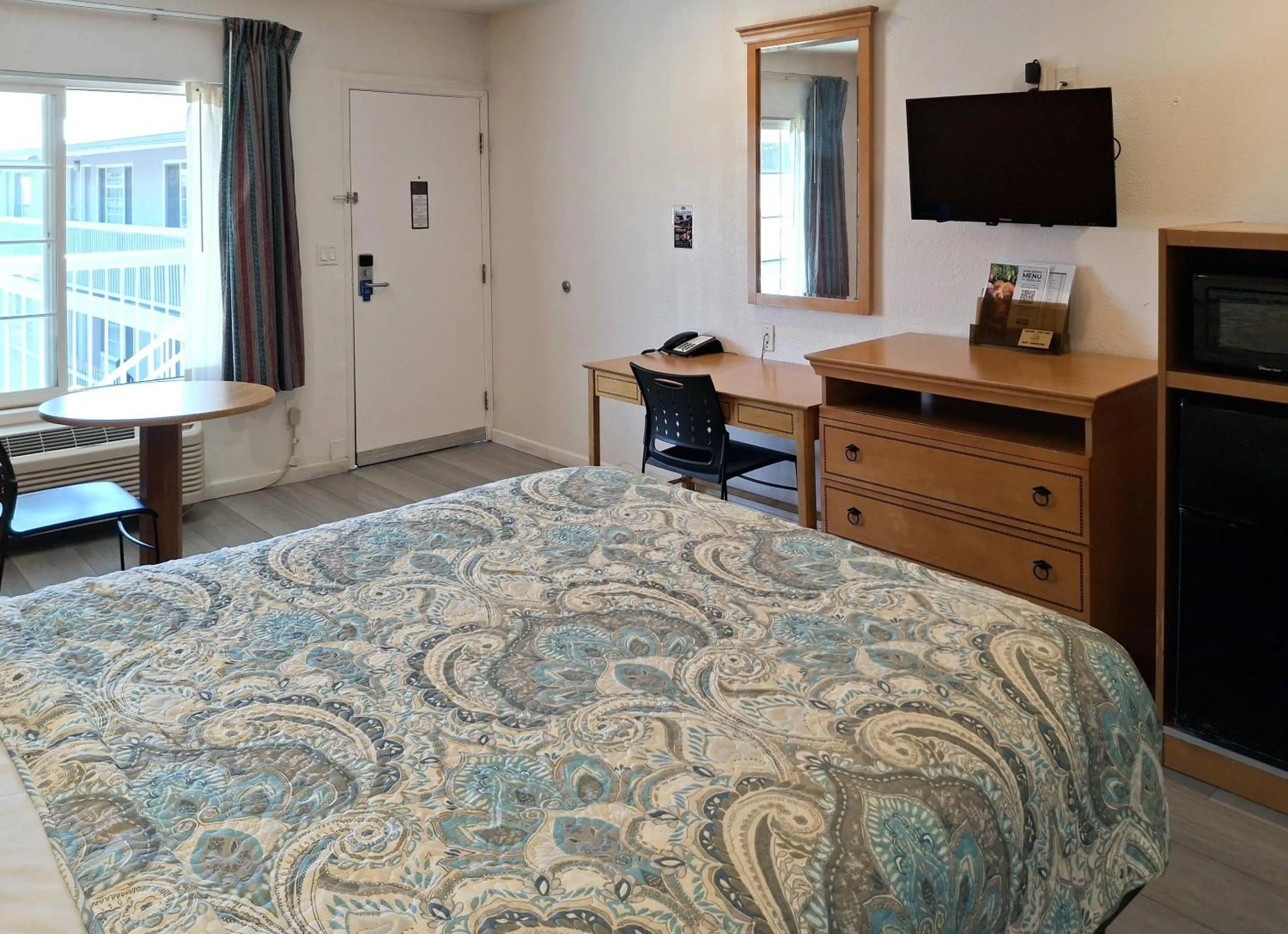 Bedroom, Bed in Rodeway Inn Alameda-Oakland