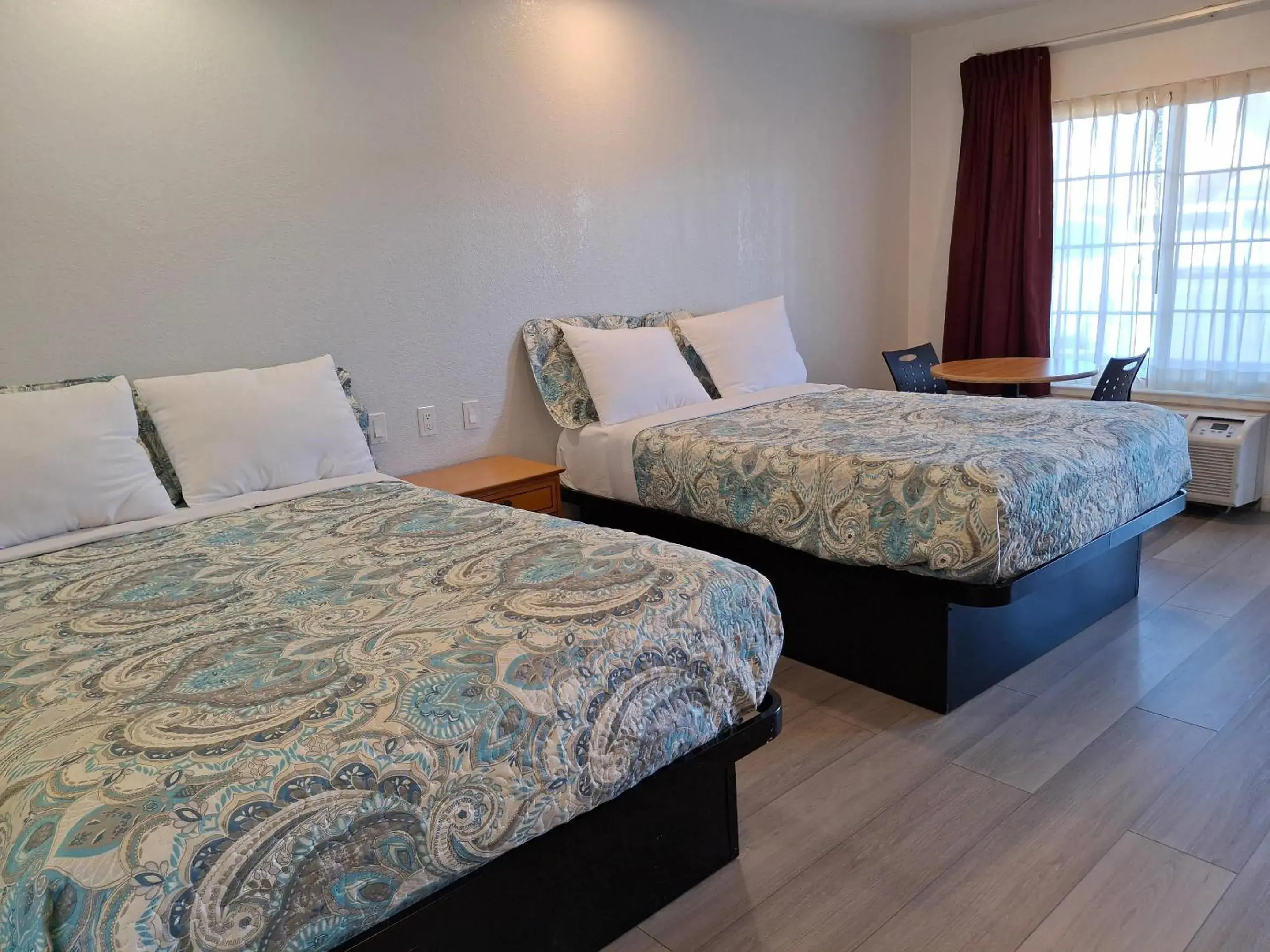 Bedroom, Bed in Rodeway Inn Alameda-Oakland Bedroom, Bed in Rodeway Inn Alameda-Oakland