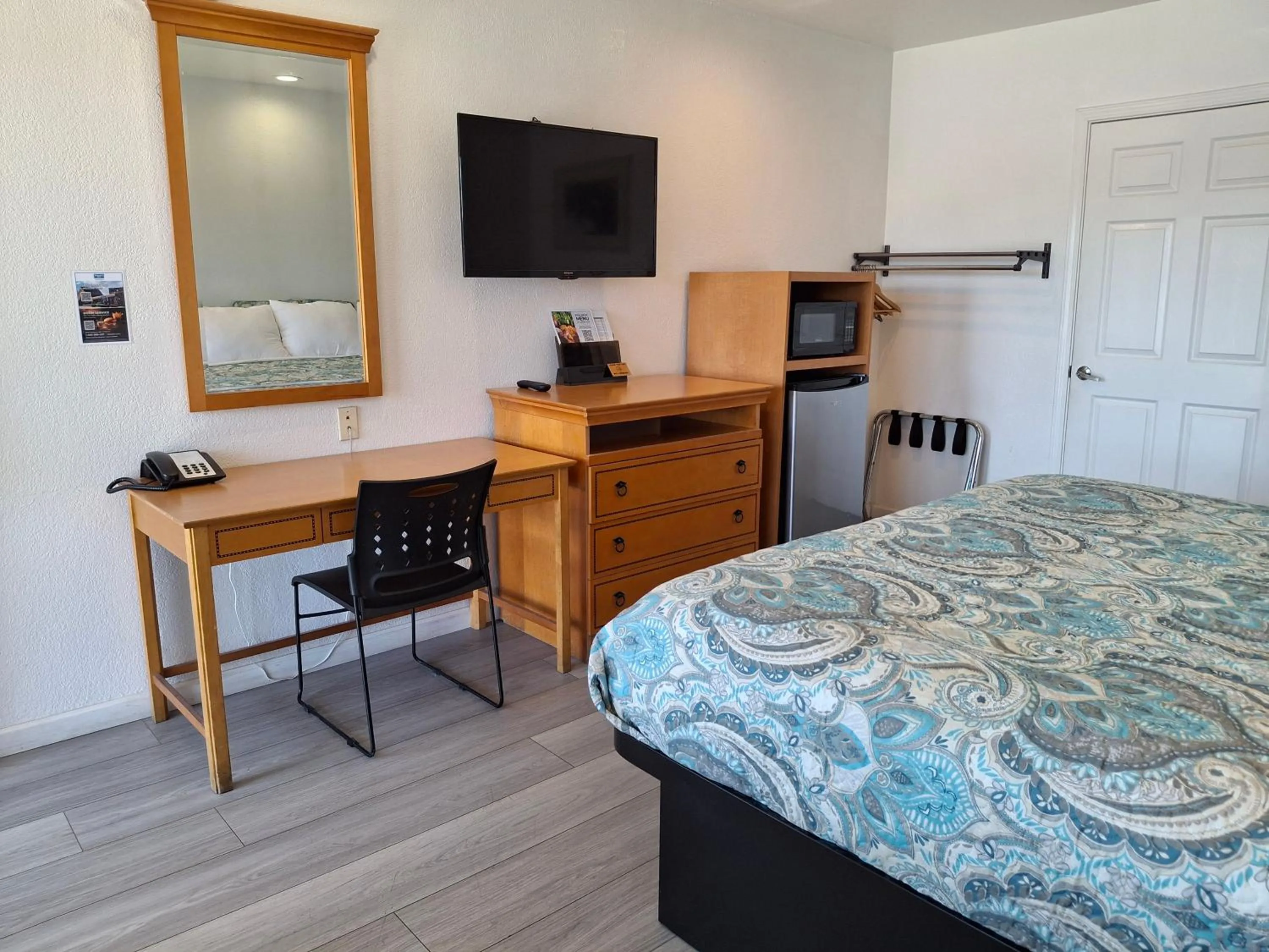 Bedroom, Bed in Rodeway Inn Alameda-Oakland