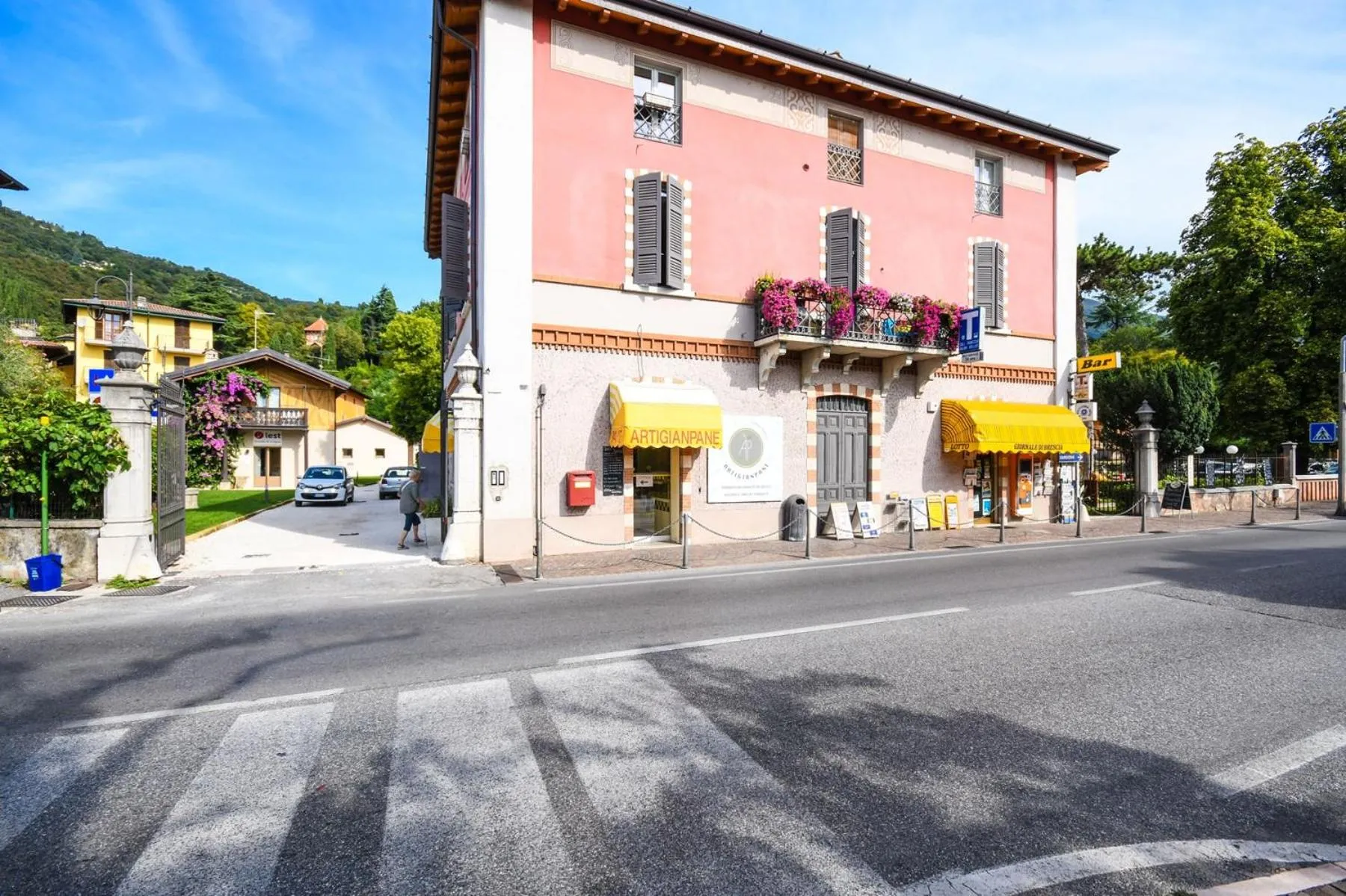 Property building in Al Ponte