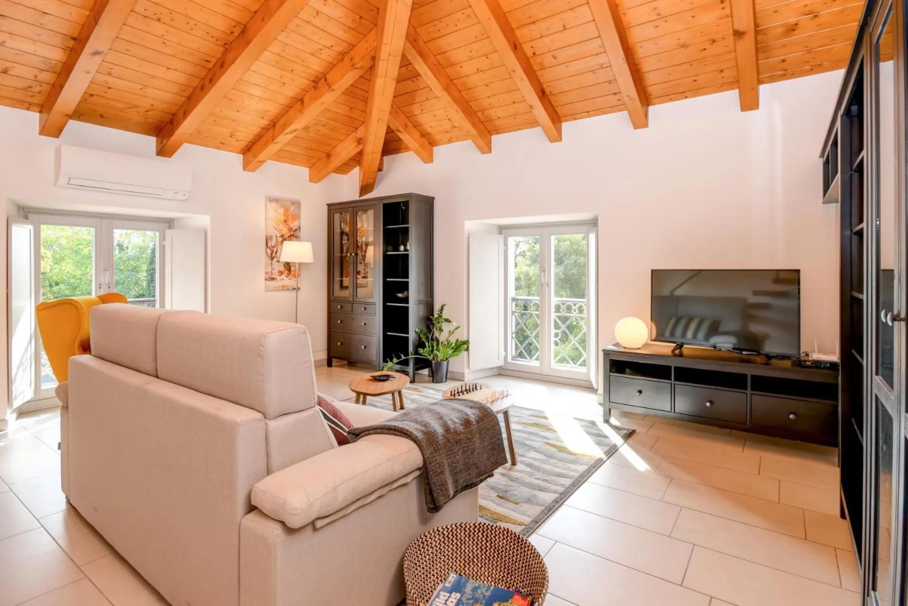 Communal lounge/ TV room in Al Ponte