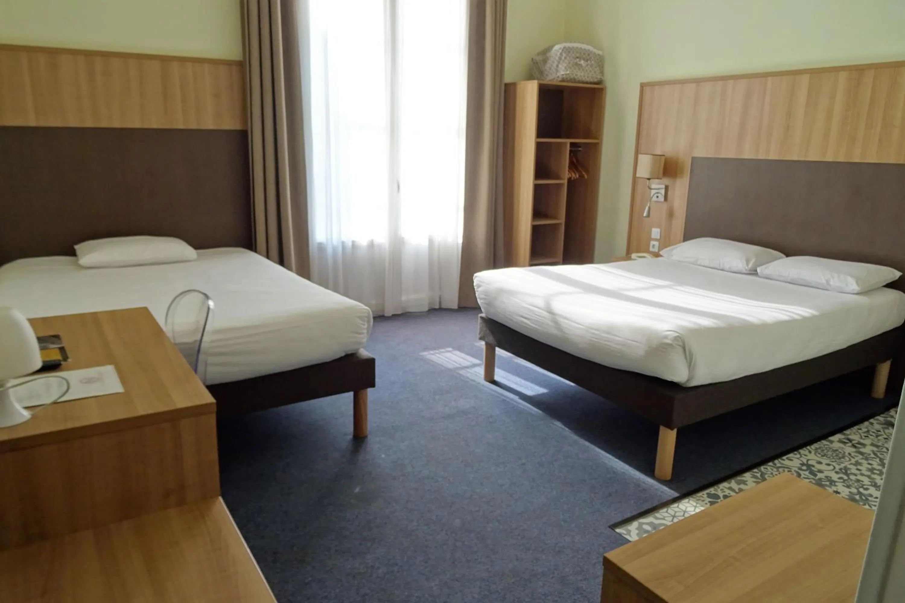 Bed in Hôtel Saint-Patrick Cœur de NANTES