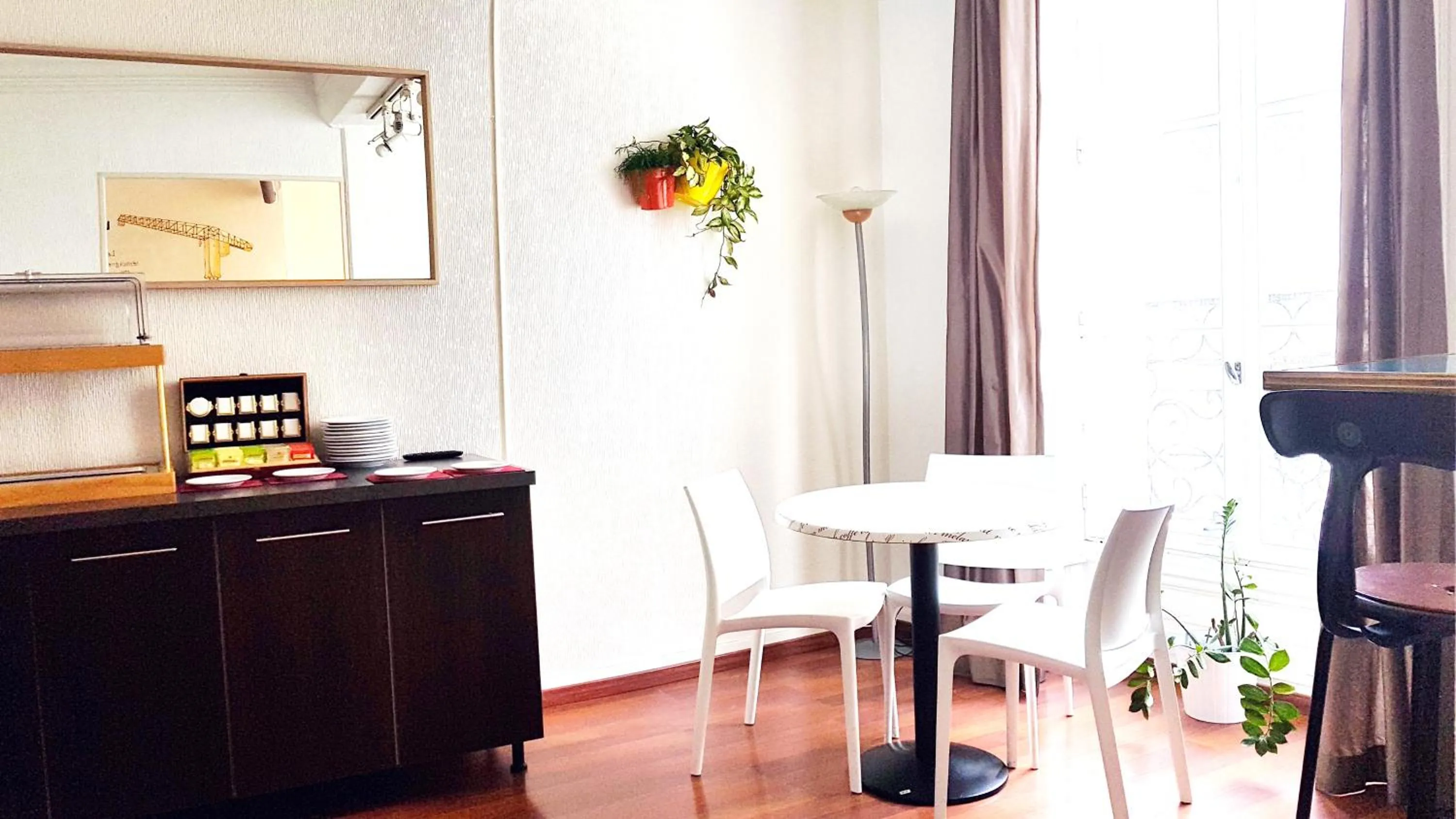 Decorative detail in Hôtel Saint-Patrick Cœur de NANTES