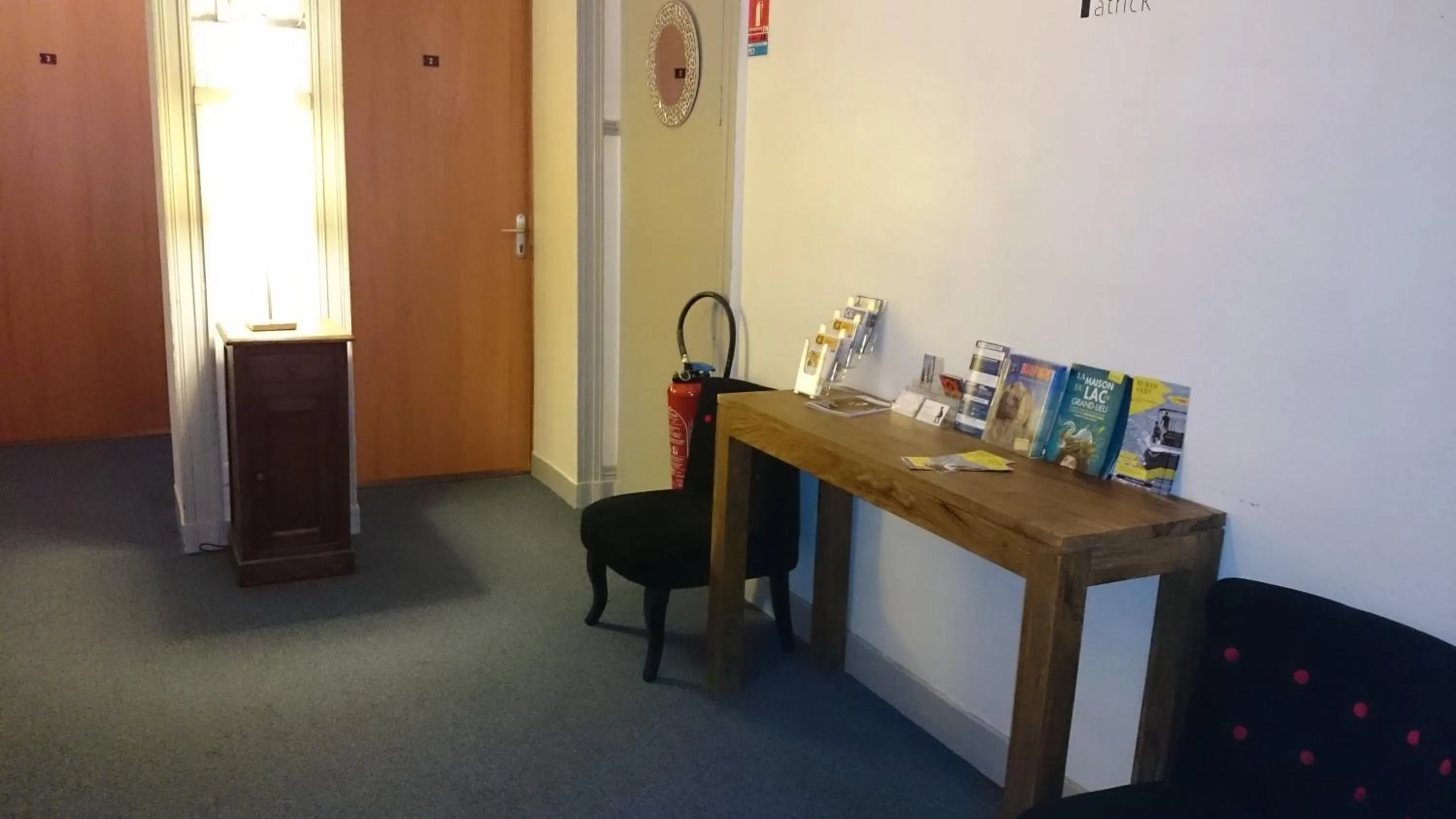 Lobby or reception in Hôtel Saint-Patrick Cœur de NANTES