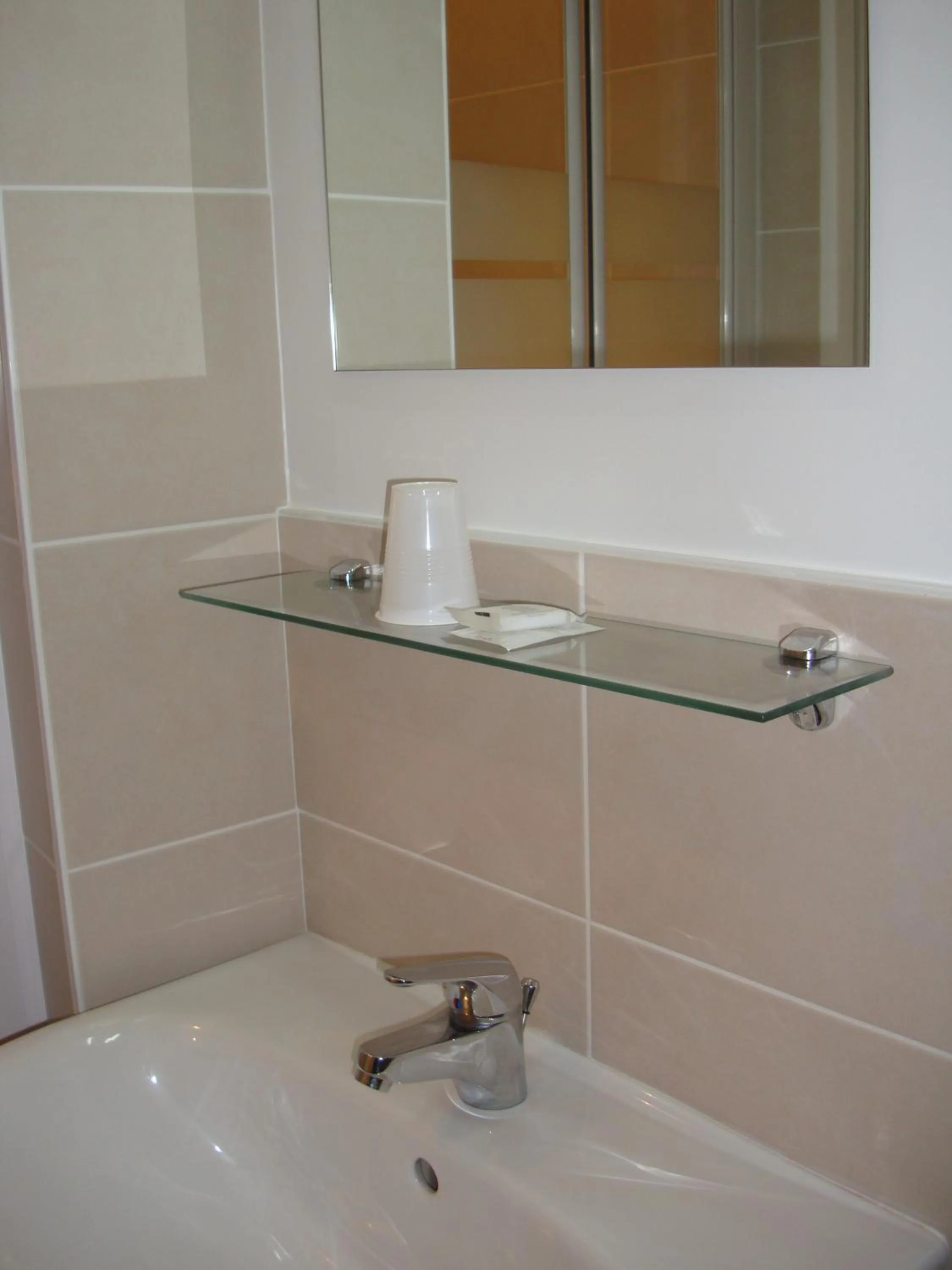 Bathroom in Hôtel Saint-Patrick Cœur de NANTES