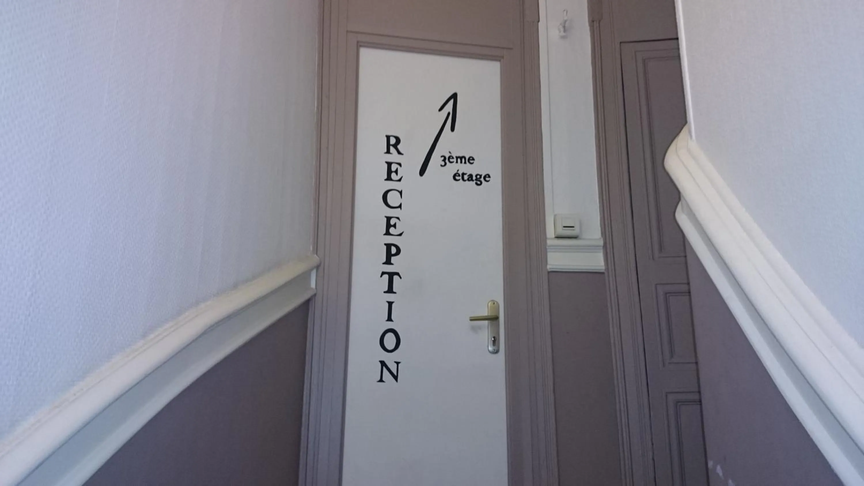 Decorative detail in Hôtel Saint-Patrick Cœur de NANTES