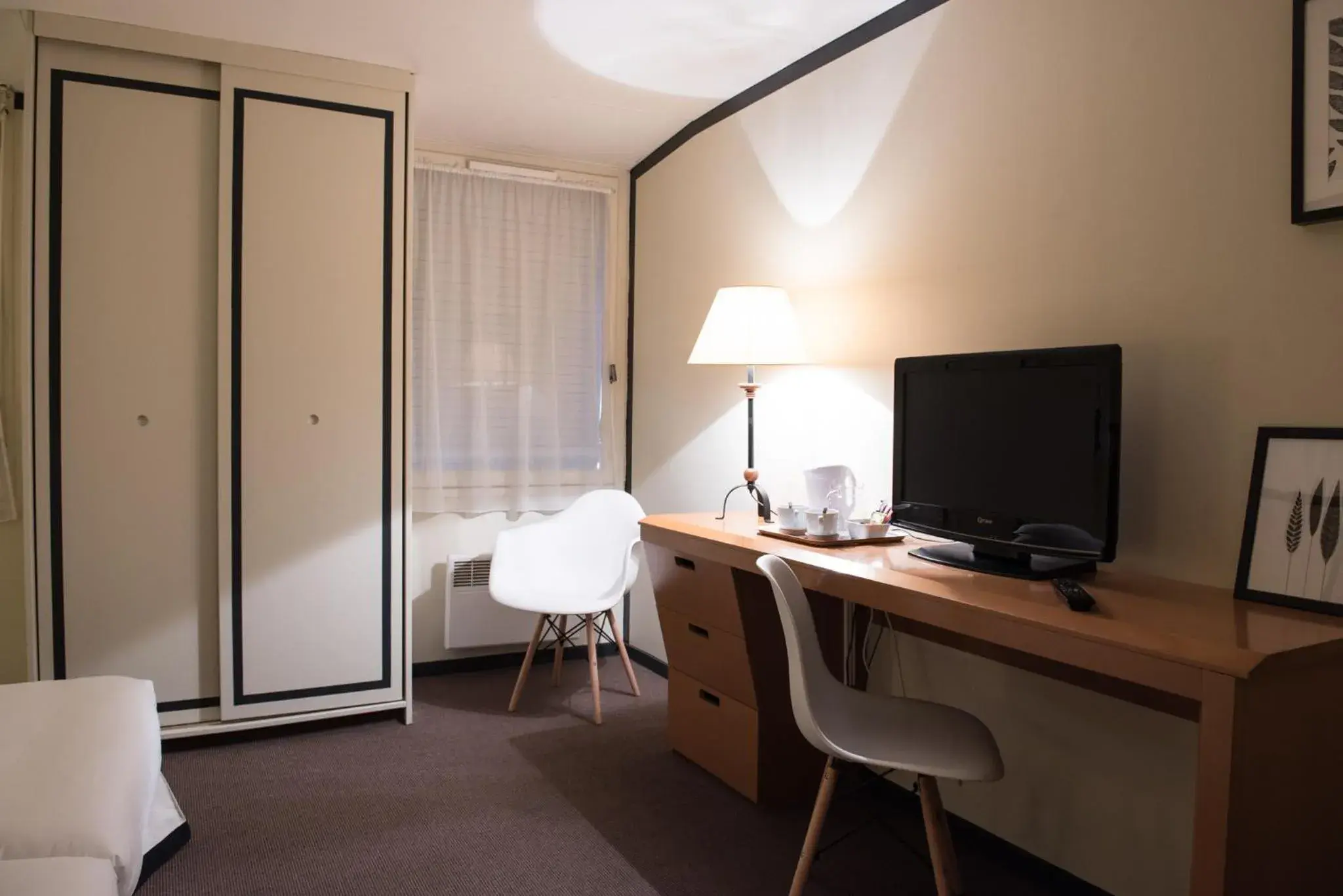 Twin Room in Hotel de Jouvence Twin Room in Hotel de Jouvence
