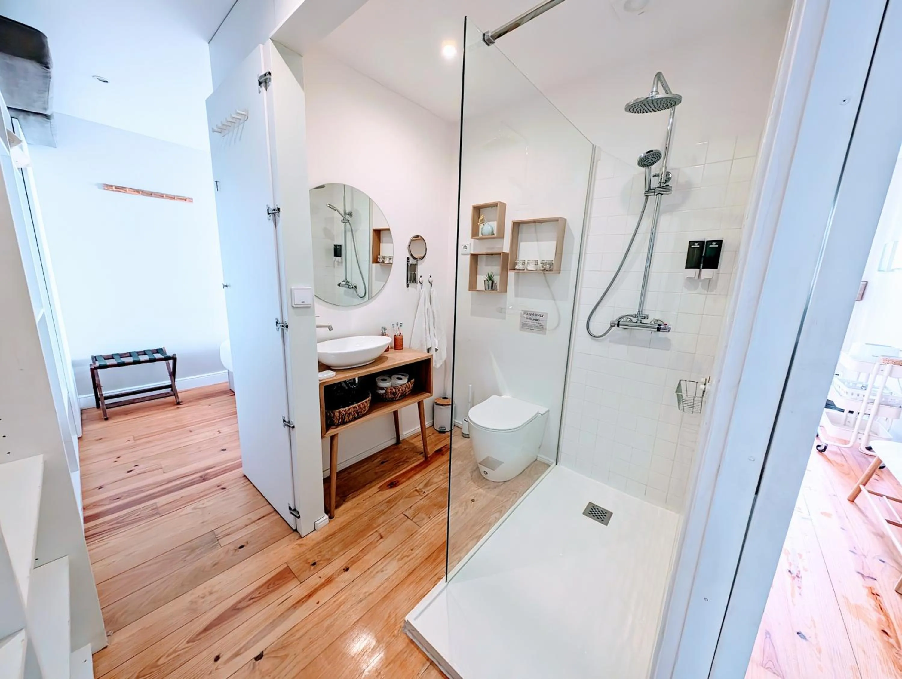 Toilet in Look At Me - Serviced Lofts & Studios