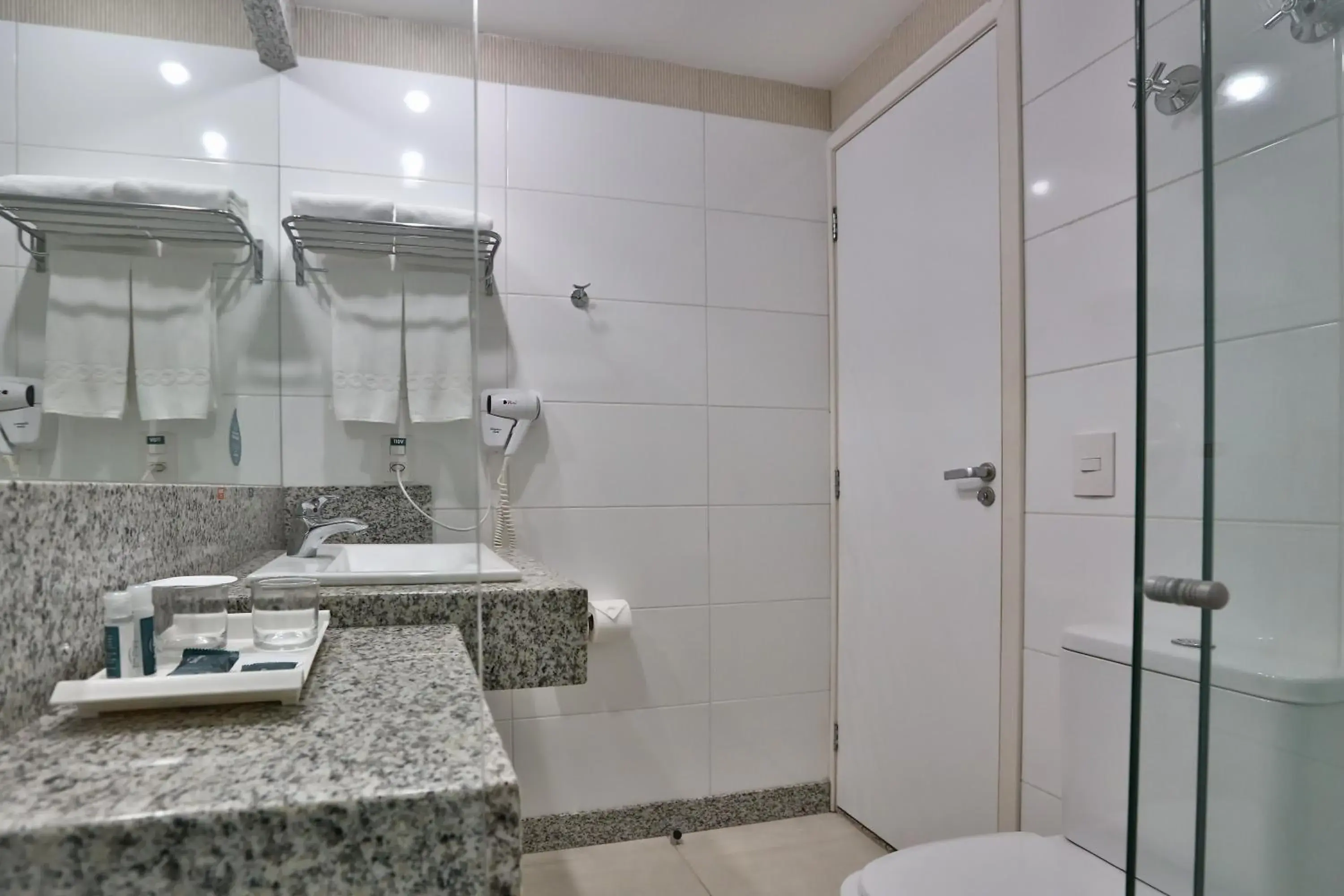 Toilet in San Diego Suites Pampulha Hotel - Oficial Toilet in San Diego Suites Pampulha Hotel - Oficial