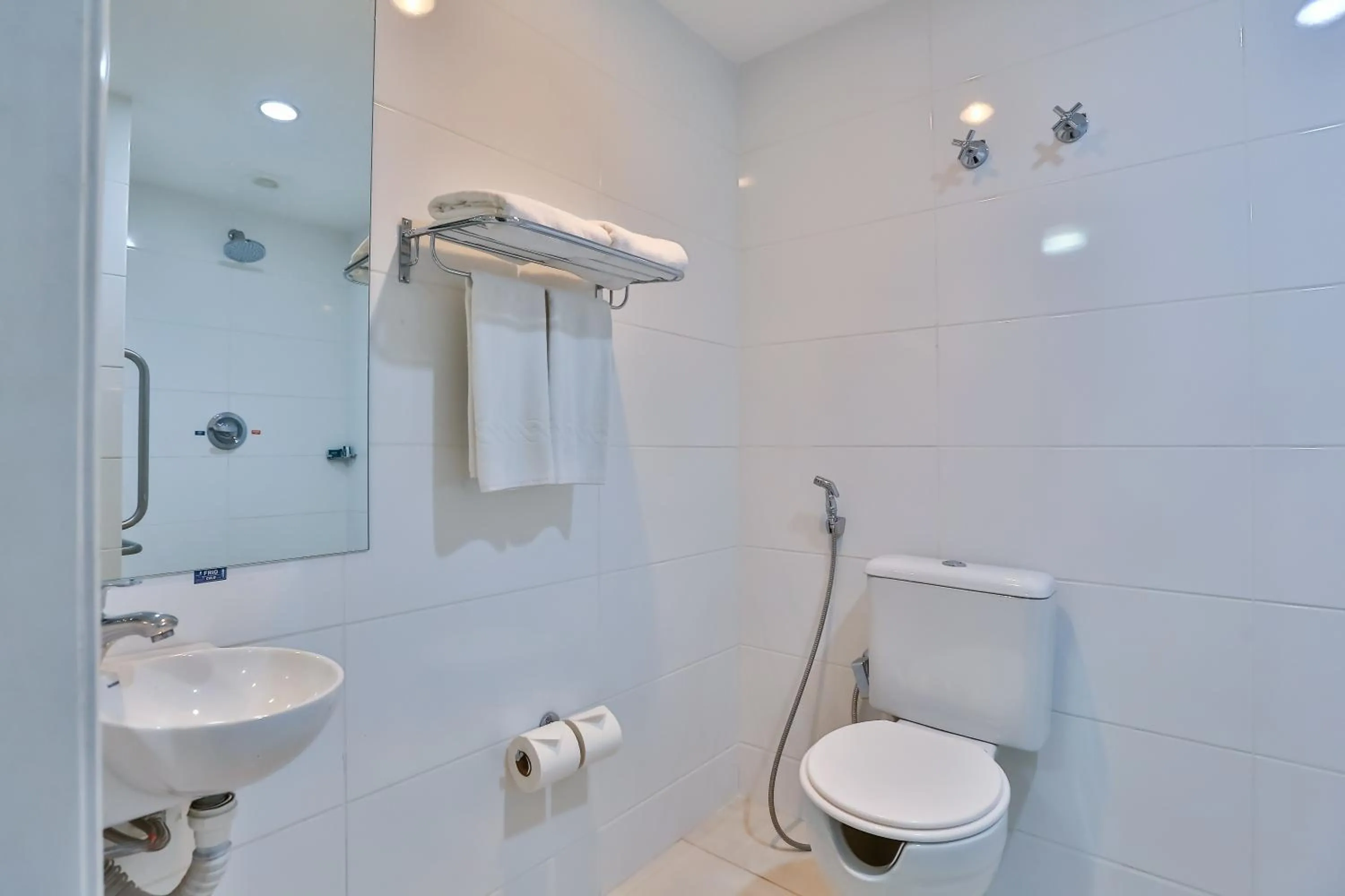 Toilet in San Diego Suites Pampulha Hotel - Oficial