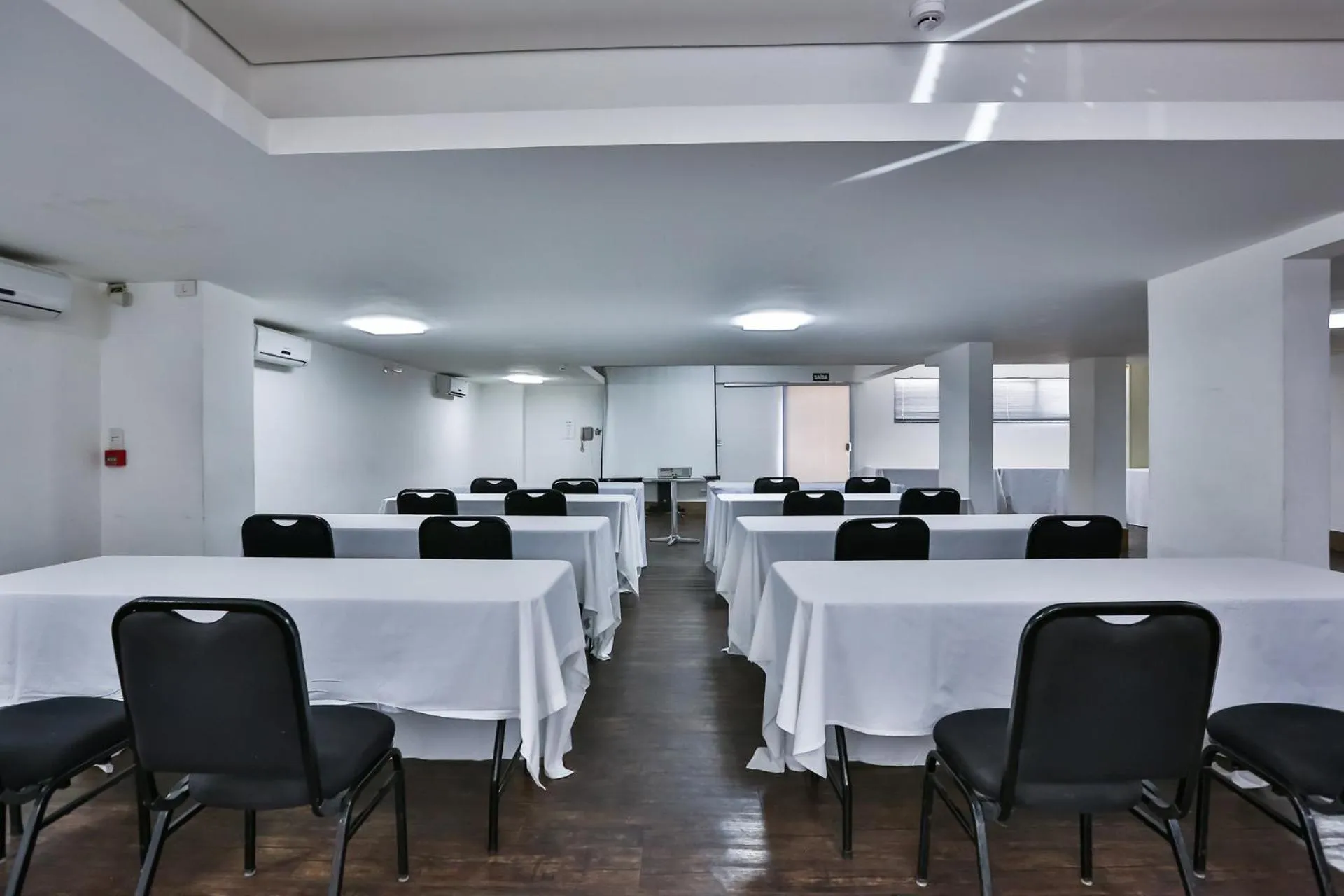 Meeting/conference room in San Diego Suites Pampulha Hotel - Oficial