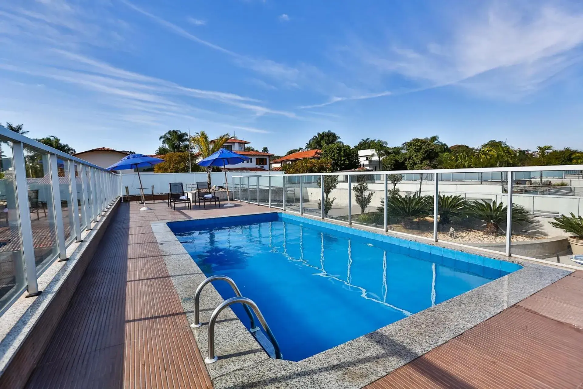 Swimming pool in San Diego Suites Pampulha Hotel - Oficial Swimming pool in San Diego Suites Pampulha Hotel - Oficial