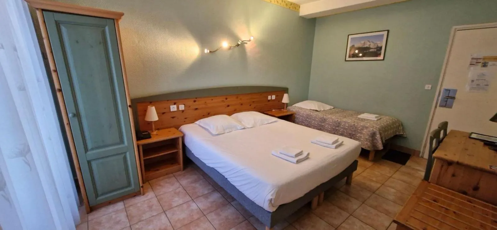 Bed in Hôtel Cristol