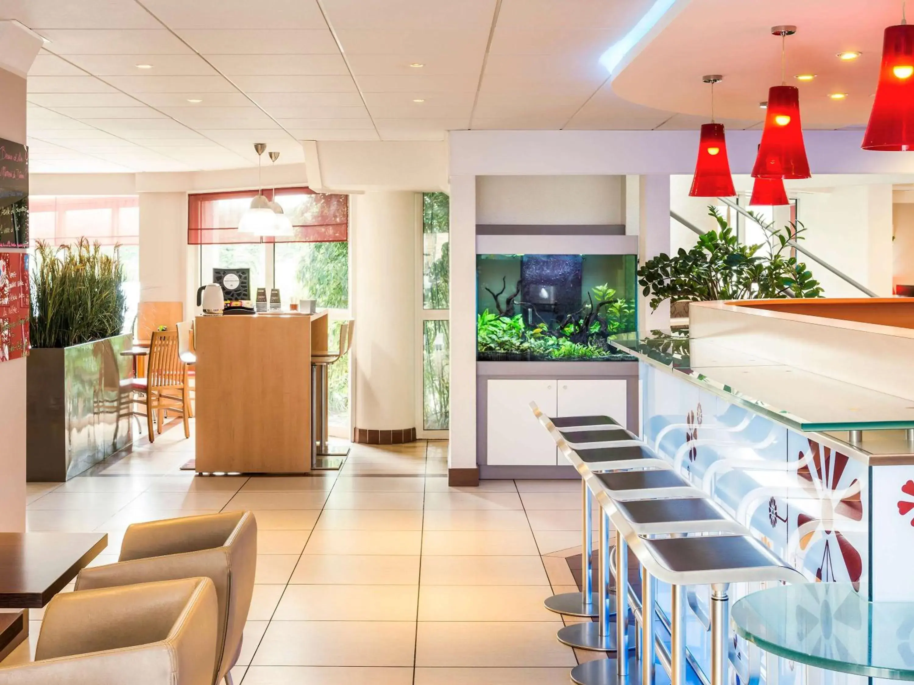 Lounge or bar in ibis Massy Lounge or bar in ibis Massy