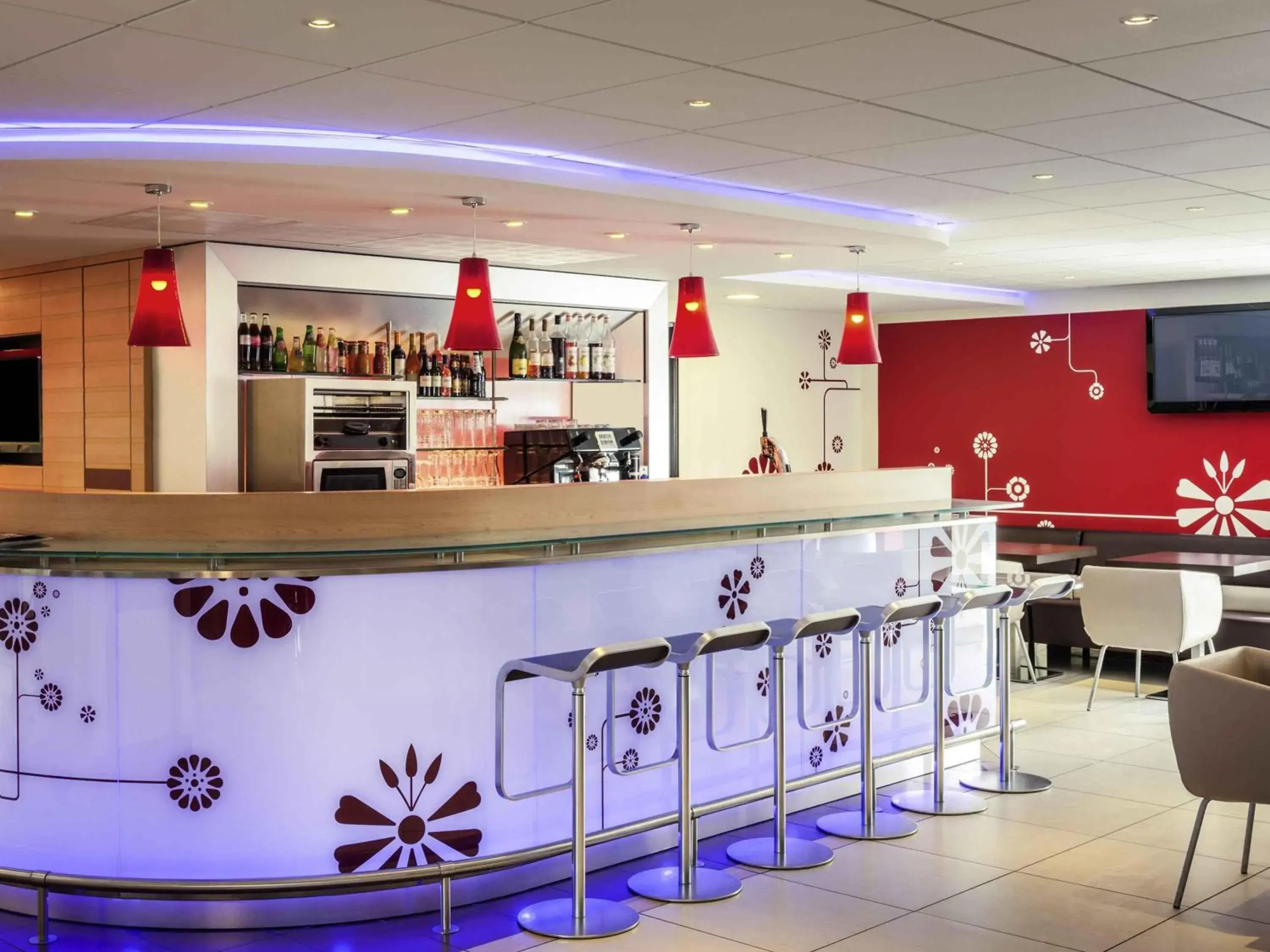 Lounge or bar in ibis Massy Lounge or bar in ibis Massy
