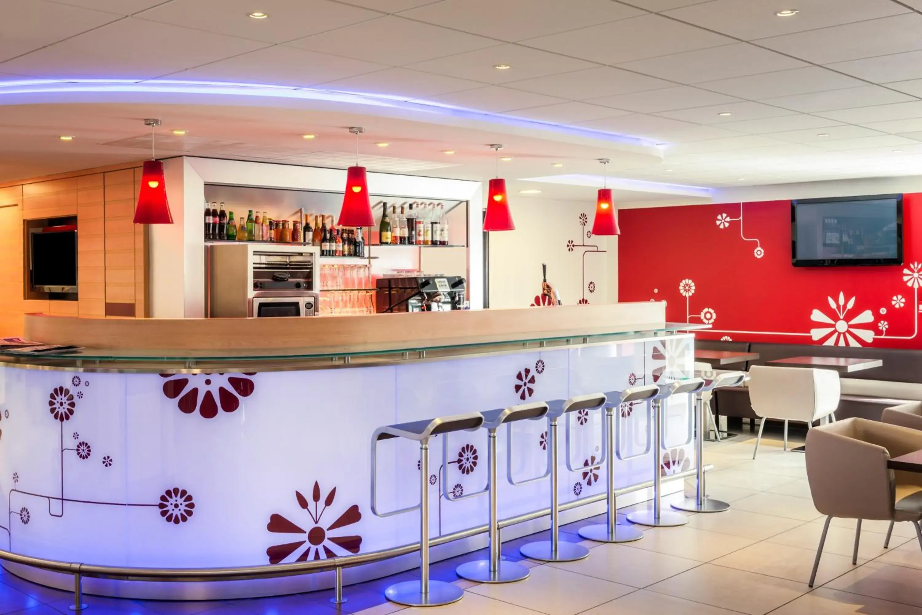 Lounge or bar in ibis Massy Lounge or bar in ibis Massy