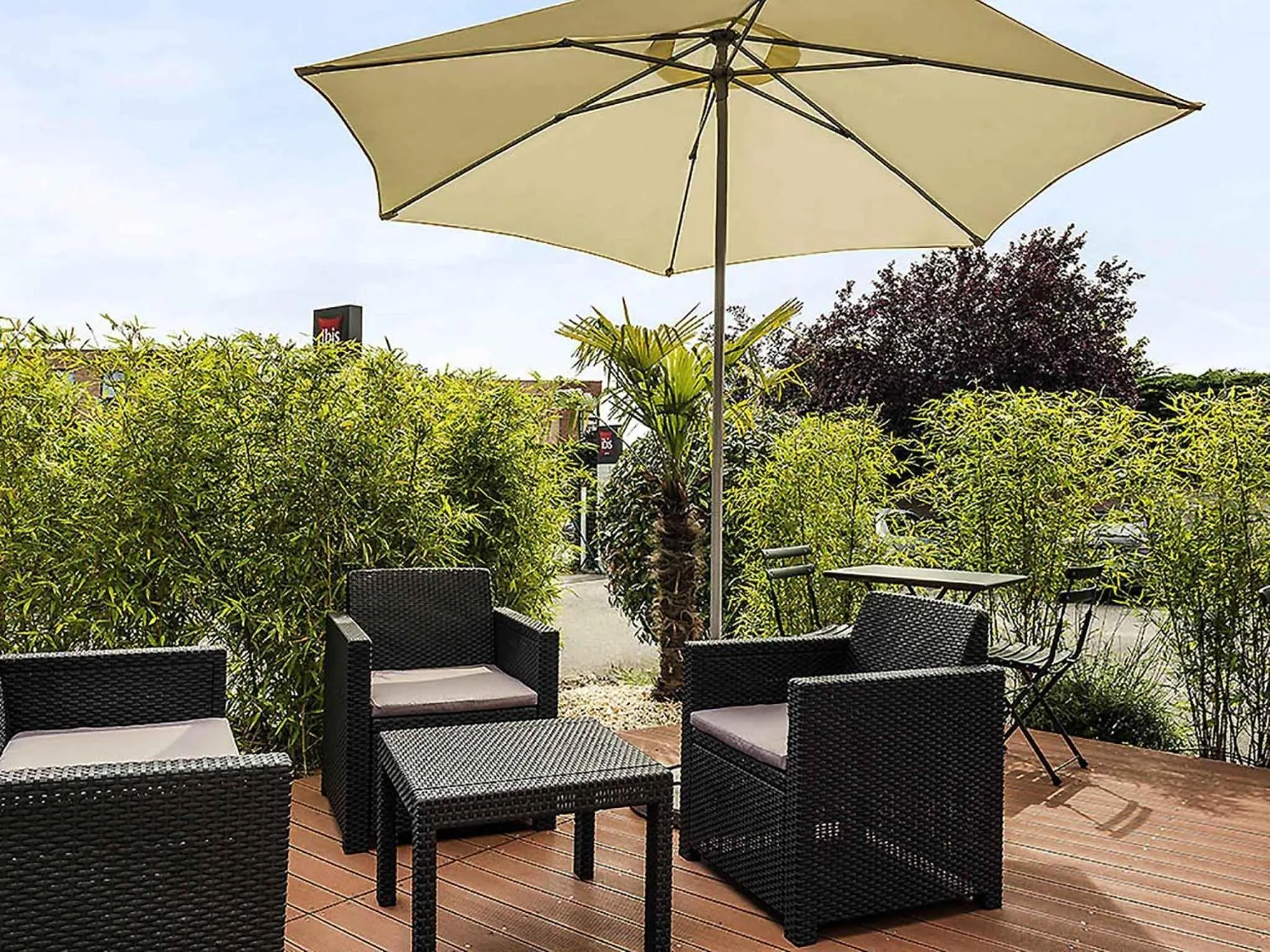 Lounge or bar in ibis Massy